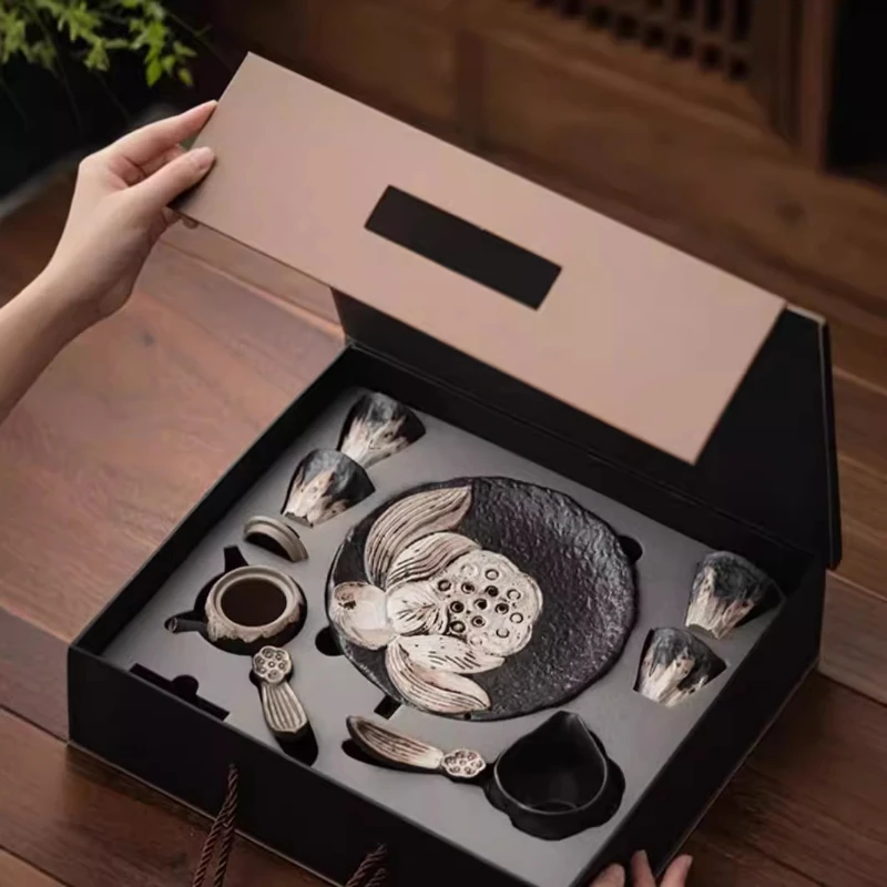 Высококачественный роскошный чайный сервиз для кунг-фу, домашний керамический чайник ручной работы, чайная чашка, подарочная коробка, три стиля на выбор
Высококачественный роскошный чайный сервиз для кунг-фу, домашний керамический чайник ручной работы, чайная чашка, подарочная коробка, три стиля на выбор