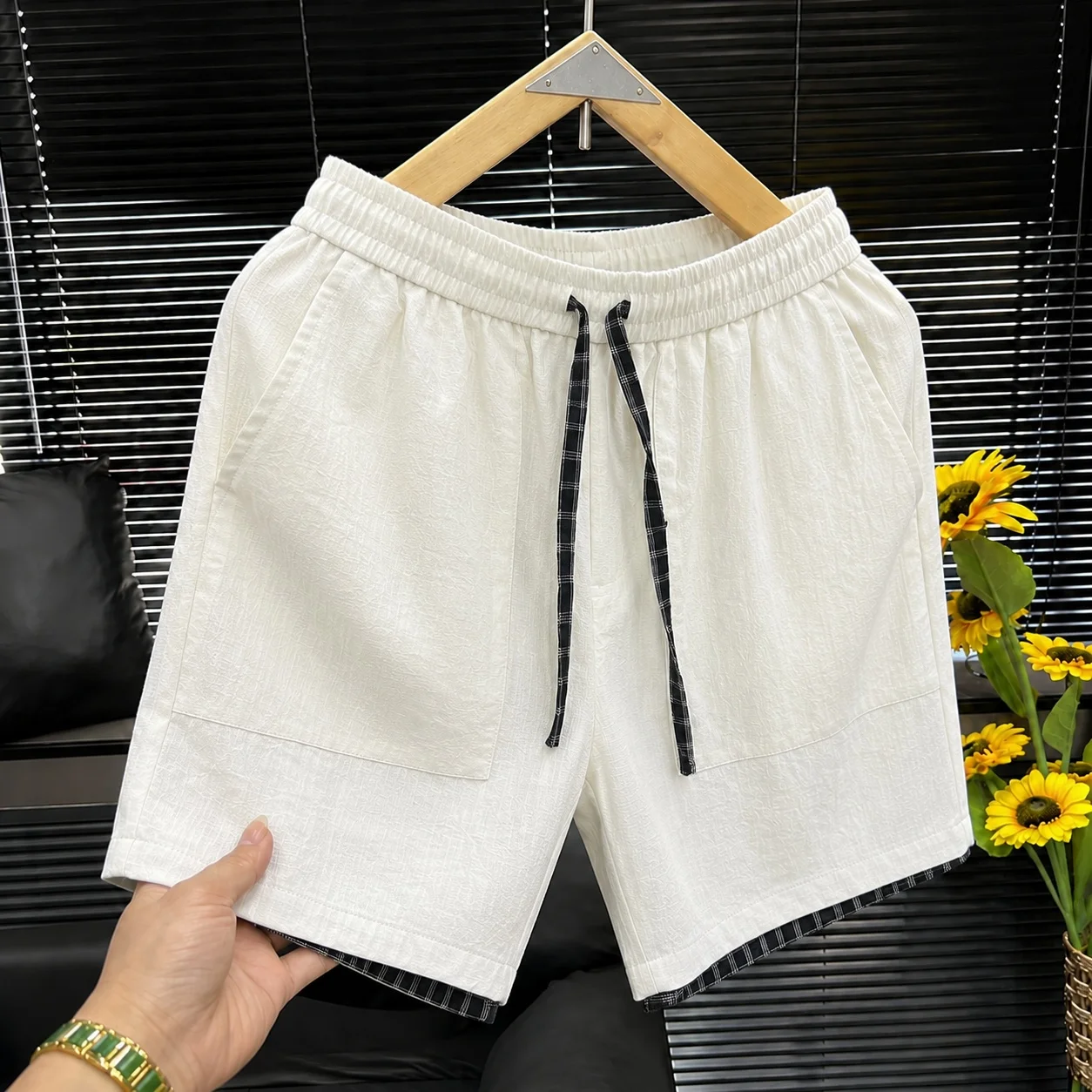 2026 Summer Men's Vintage Check Striped Braided Casual Five-Piece Pants Lightweight Breathable Outerwear Stylish Shorts
2026 Summer Men's Vintage Check Striped Braided Casual Five-Piece Pants Lightweight Breathable Outerwear Stylish Shorts