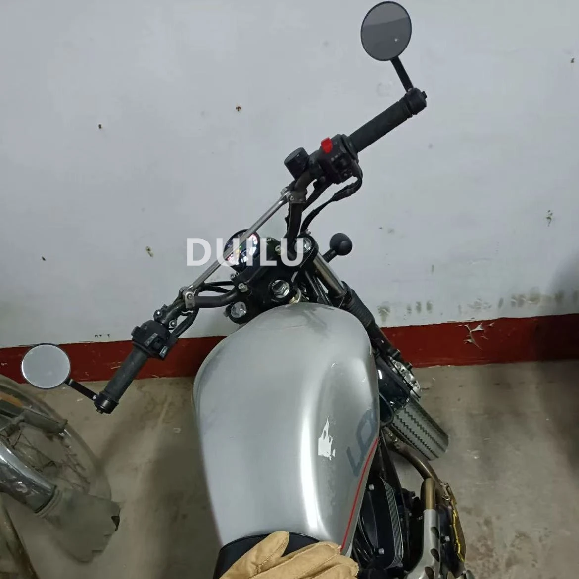 Brand New Motorcycle Rearview Mirrors Rear View Side View For BMW Latte Climbers Aluminum End SideHandlebar Rear View Mirrors
Brand New Motorcycle Rearview Mirrors Rear View Side View For BMW Latte Climbers Aluminum End SideHandlebar Rear View Mirrors