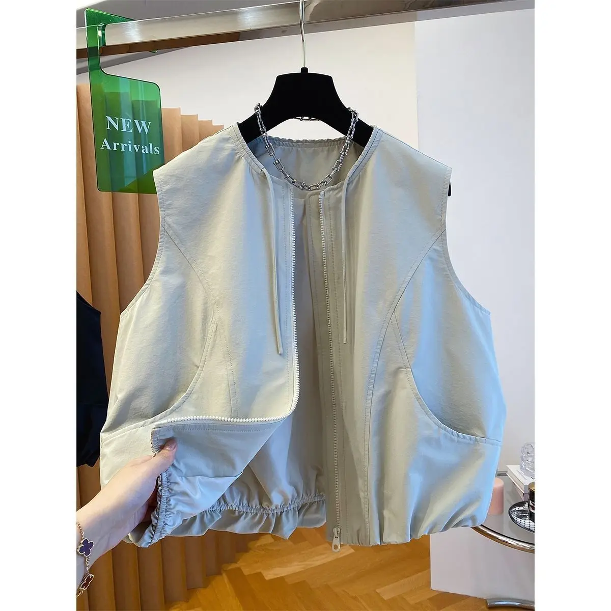 Fashion Vest Coat Women Spring Autumn 2026New Western Style Sleeveless Jacket Loose Casual Waistcoat Outcoat Ladies Cardigan Top
Fashion Vest Coat Women Spring Autumn 2026New Western Style Sleeveless Jacket Loose Casual Waistcoat Outcoat Ladies Cardigan Top