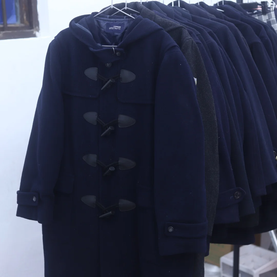 Woolen Coat with Double Row Buttons And Horn Buckle Japanese Style Student Uniform Jacket with Hood Long Sleeve Winter Coat
Woolen Coat with Double Row Buttons And Horn Buckle Japanese Style Student Uniform Jacket with Hood Long Sleeve Winter Coat
