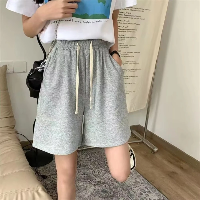 Fashionable temperament, casual loose five quarter pants, summer new casual short sports pants
Fashionable temperament, casual loose five quarter pants, summer new casual short sports pants