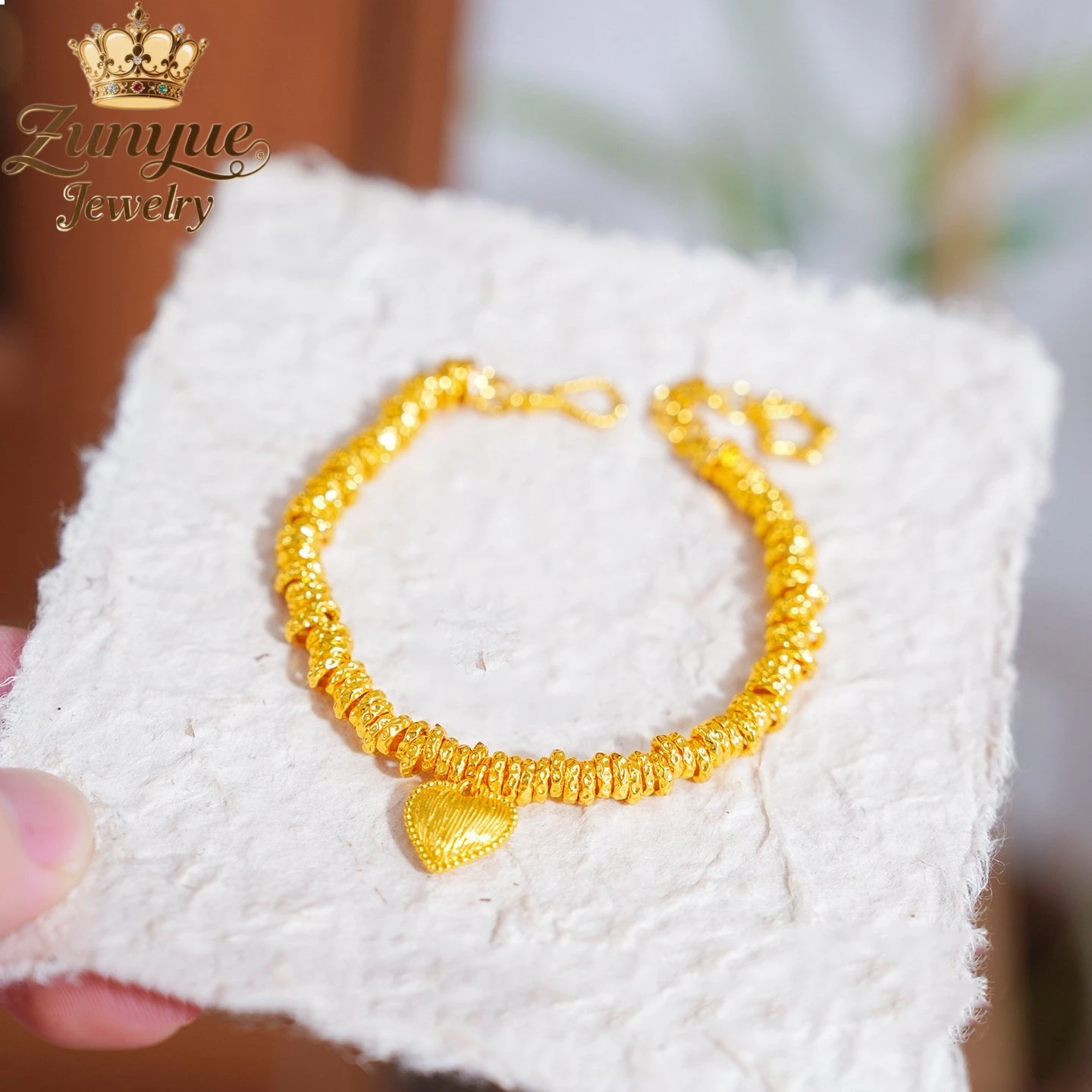 High-End Sand Gold Heart-Shaped Bracelet Luxury Quality Jewelry Handicraft Fashion Jewelry Charms Exquisite Elegant Popular Gift
High-End Sand Gold Heart-Shaped Bracelet Luxury Quality Jewelry Handicraft Fashion Jewelry Charms Exquisite Elegant Popular Gift