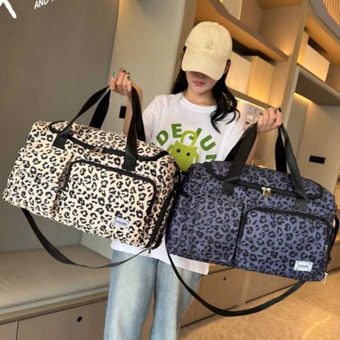 Classic Leopard Print Large Capacity Leisure Luggage Bag with Multiple Pockets and Shoe Compartment Sports Fitness Travel Bag
Classic Leopard Print Large Capacity Leisure Luggage Bag with Multiple Pockets and Shoe Compartment Sports Fitness Travel Bag