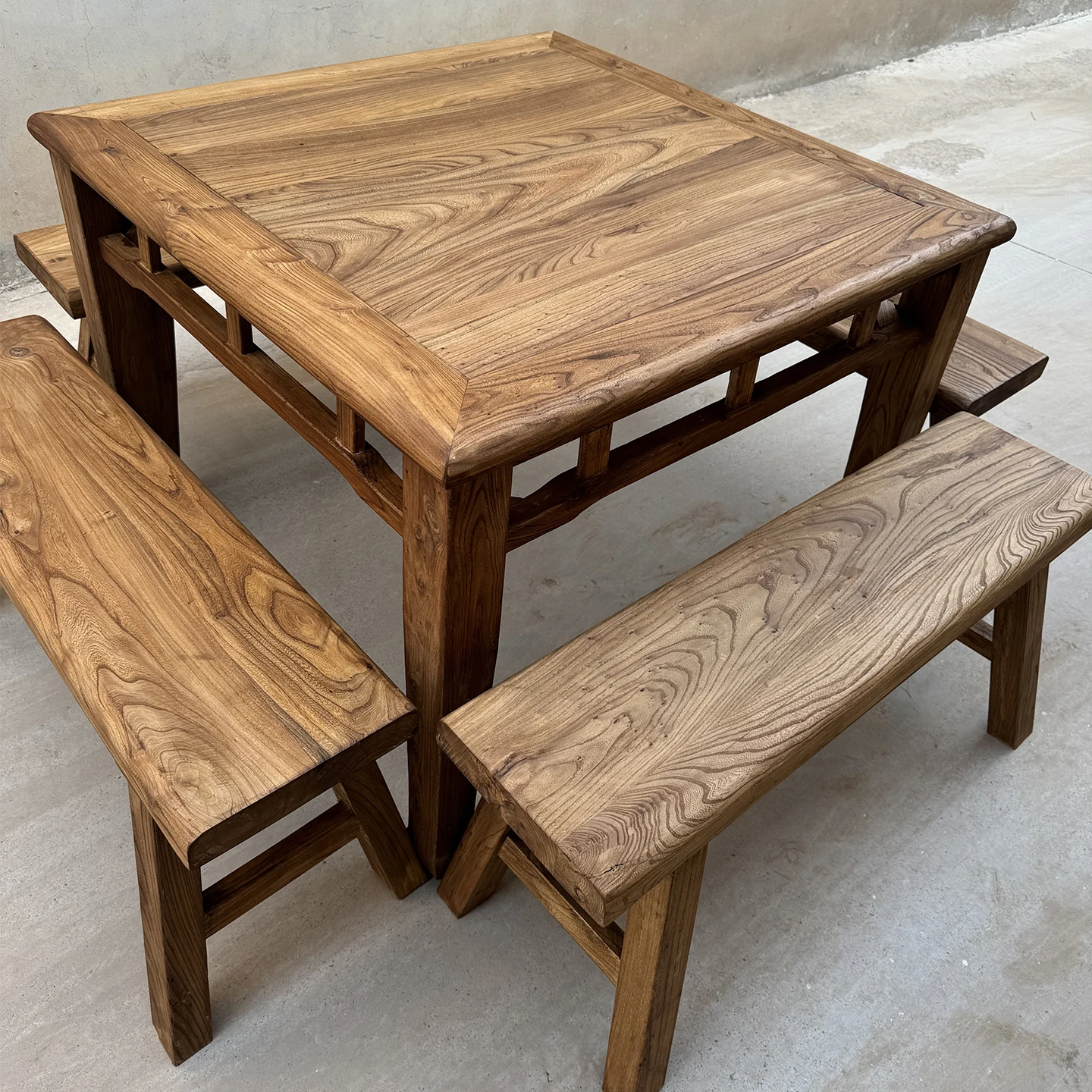 Old elm eight immortals table square solid wood antique Chinese diningtable old-fashioned rural traditional elmable for livin
Old elm eight immortals table square solid wood antique Chinese diningtable old-fashioned rural traditional elmable for livin