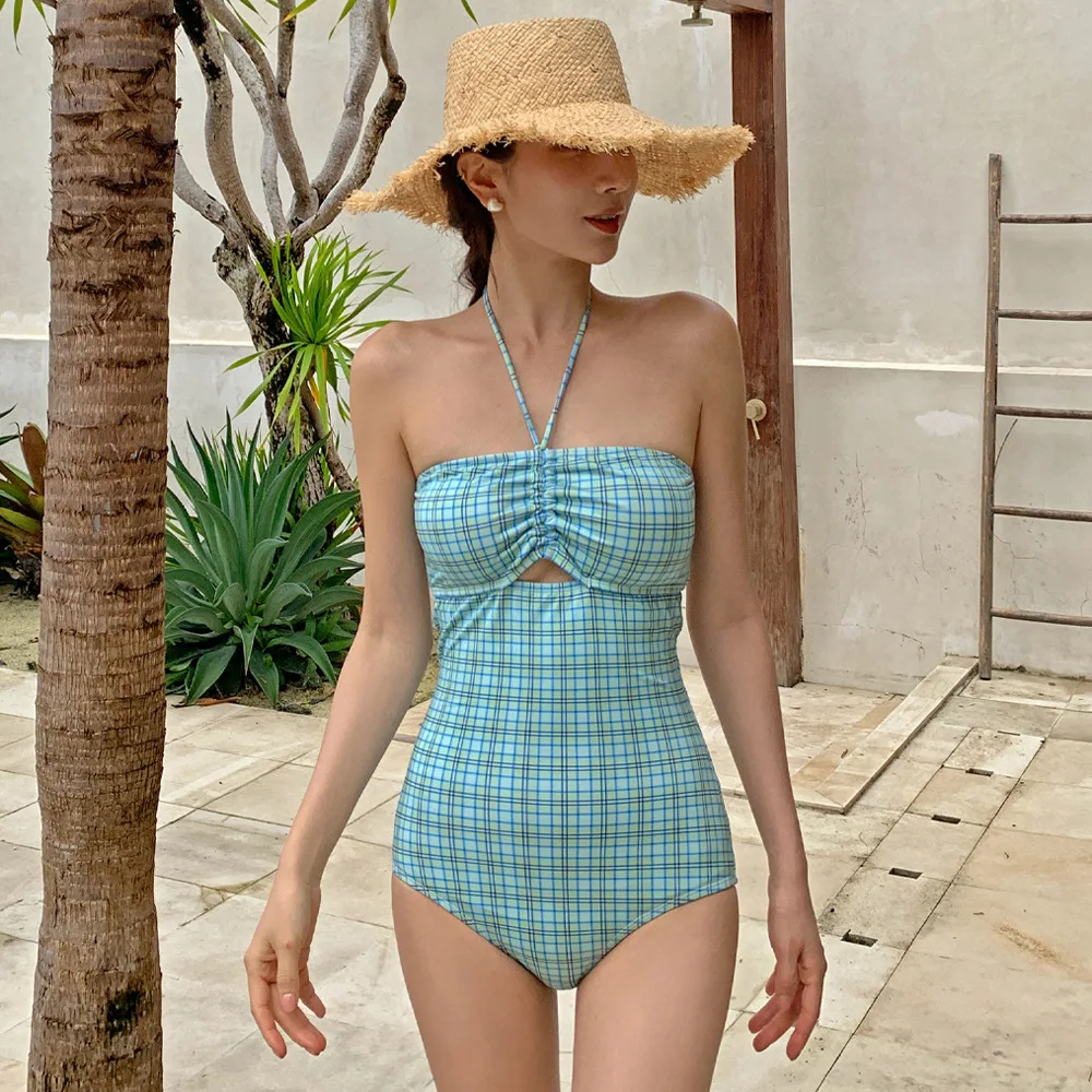Сексуальный минималистичный купальник-бикини в винтажном стиле с клетчатым узором и завязками на шее
Сексуальный минималистичный купальник-бикини в винтажном стиле с клетчатым узором и завязками на шее