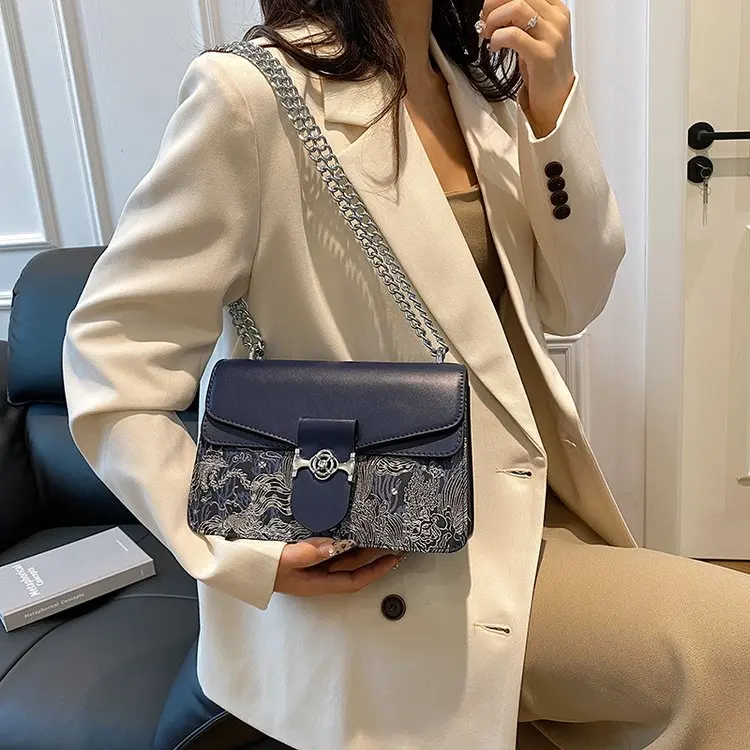 2026 Новая женская сумка подмышки, квадратная форма, регулируемый плечевой ремень, верхняя ручка, застежка-молния
2026 Новая женская сумка подмышки, квадратная форма, регулируемый плечевой ремень, верхняя ручка, застежка-молния