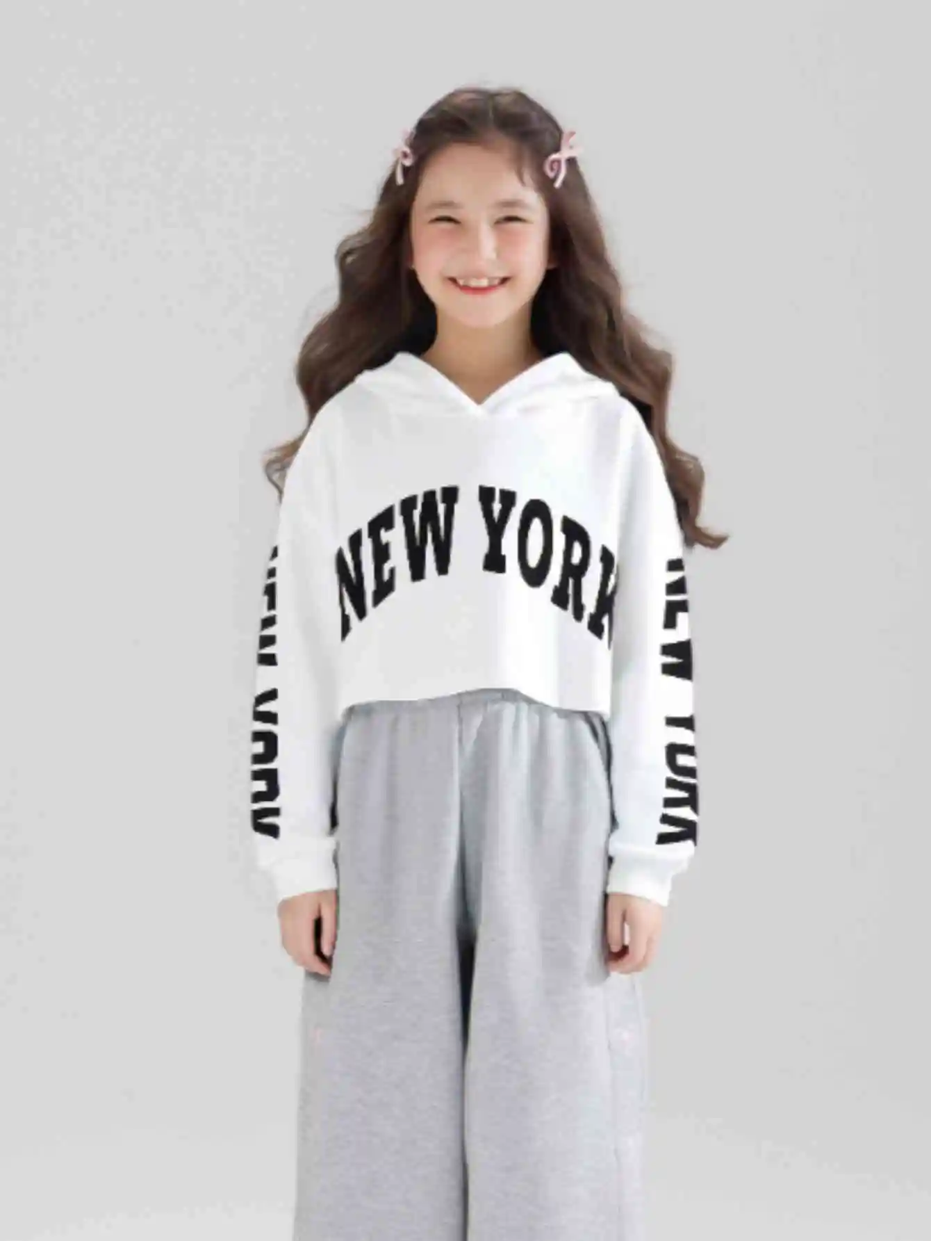 Spring and autumn children's sutured hoodie girls simple double sleeve letter print fashion casual short white hoodie
Spring and autumn children's sutured hoodie girls simple double sleeve letter print fashion casual short white hoodie