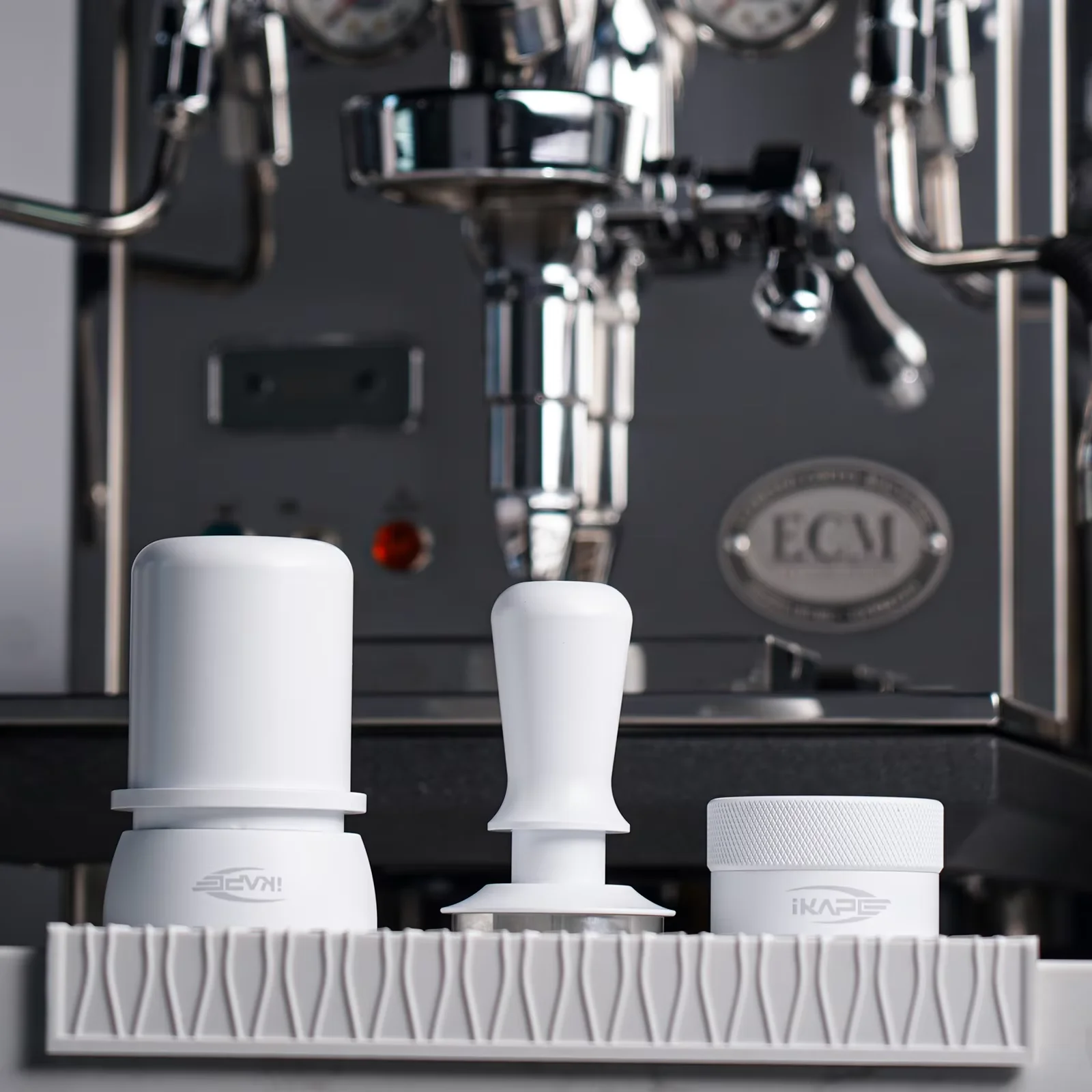 IKAPE V3 Italian Coffee Tamper, Dosing Ring, Distributor, Professional Barista Tool 3-Piece Set, White
IKAPE V3 Italian Coffee Tamper, Dosing Ring, Distributor, Professional Barista Tool 3-Piece Set, White