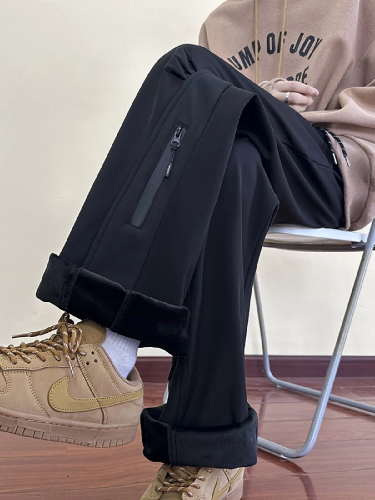 Мужские зимние утепленные брюки-карго с флисовой подкладкой, прямые повседневные брюки в американском функциональном стиле, модные молодежные
Мужские зимние утепленные брюки-карго с флисовой подкладкой, прямые повседневные брюки в американском функциональном стиле, модные молодежные