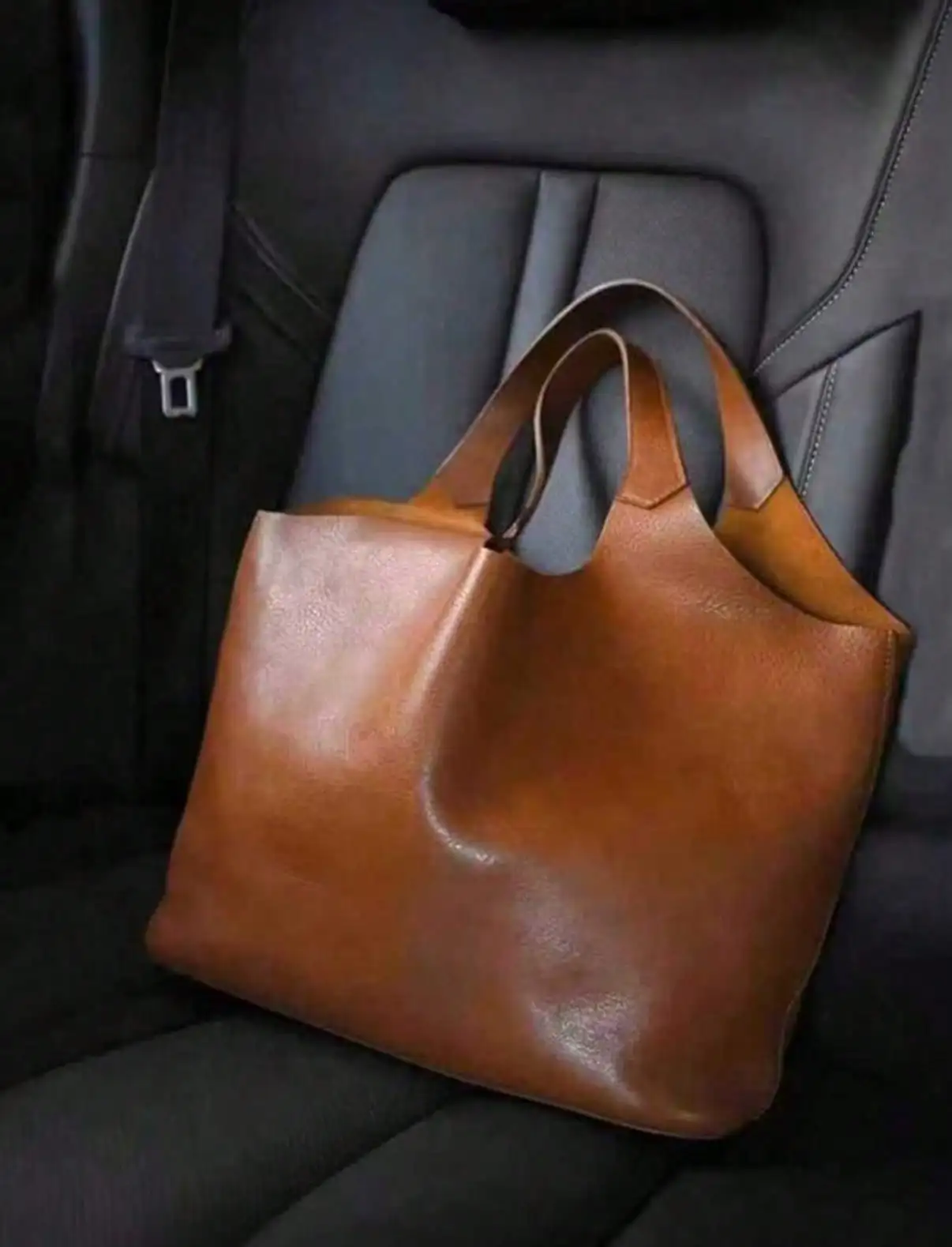 Vintage Large Capacity Women's Tote Bag, A Niche High-End Handbag Made Of Solid Color PU Waterproof Fabric, A Portable
Vintage Large Capacity Women's Tote Bag, A Niche High-End Handbag Made Of Solid Color PU Waterproof Fabric, A Portable