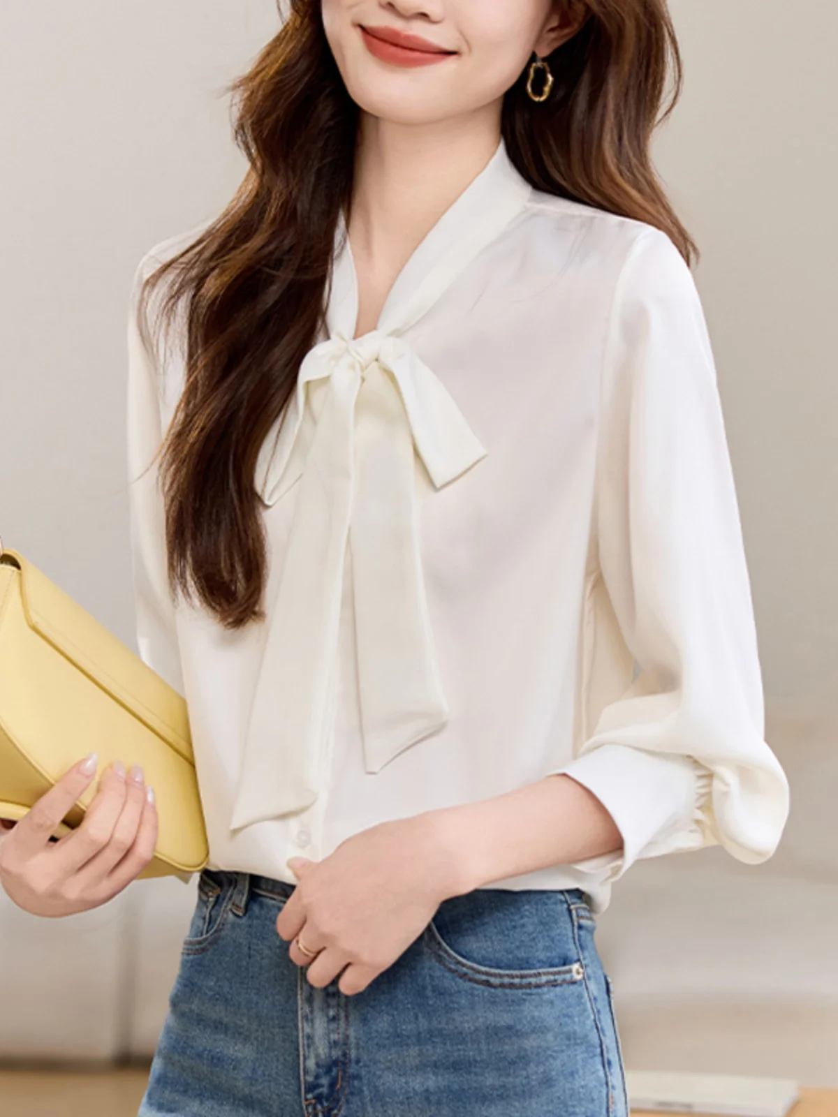 Женская блузка Ele Lady's, весна 2025, с одной пуговицей, универсальный топ с узлом, для деловых встреч, с длинным рукавом, V-образный вырез
Женская блузка Ele Lady's, весна 2025, с одной пуговицей, универсальный топ с узлом, для деловых встреч, с длинным рукавом, V-образный вырез