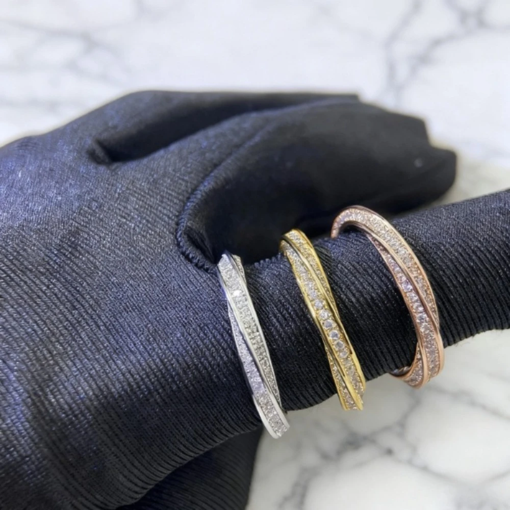 Модные ювелирные изделия 2025 года, гладкие бриллиантовые кольца с цветочным узором для пары Мебиуса, стильные и универсальные, отлично подходят для дней рождения и свадьбы
Модные ювелирные изделия 2025 года, гладкие бриллиантовые кольца с цветочным узором для пары Мебиуса, стильные и универсальные, отлично подходят для дней рождения и свадьбы