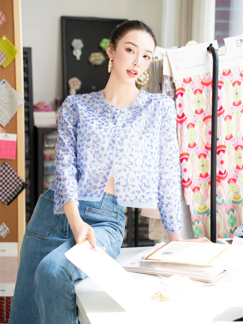 NOTHING NINE Женская укороченная куртка с пайетками цвета Chilled Dew Blue, летняя коллекция 2025, из других материалов, 00% пайетки, пальто
NOTHING NINE Женская укороченная куртка с пайетками цвета Chilled Dew Blue, летняя коллекция 2025, из других материалов, 00% пайетки, пальто