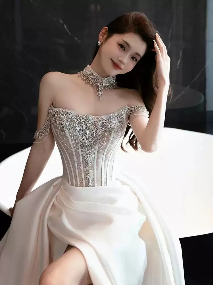 High Waist Wedding Dress Major Beading Crystal Side Split Bridal Gowns Satin Wedding Gowns
High Waist Wedding Dress Major Beading Crystal Side Split Bridal Gowns Satin Wedding Gowns