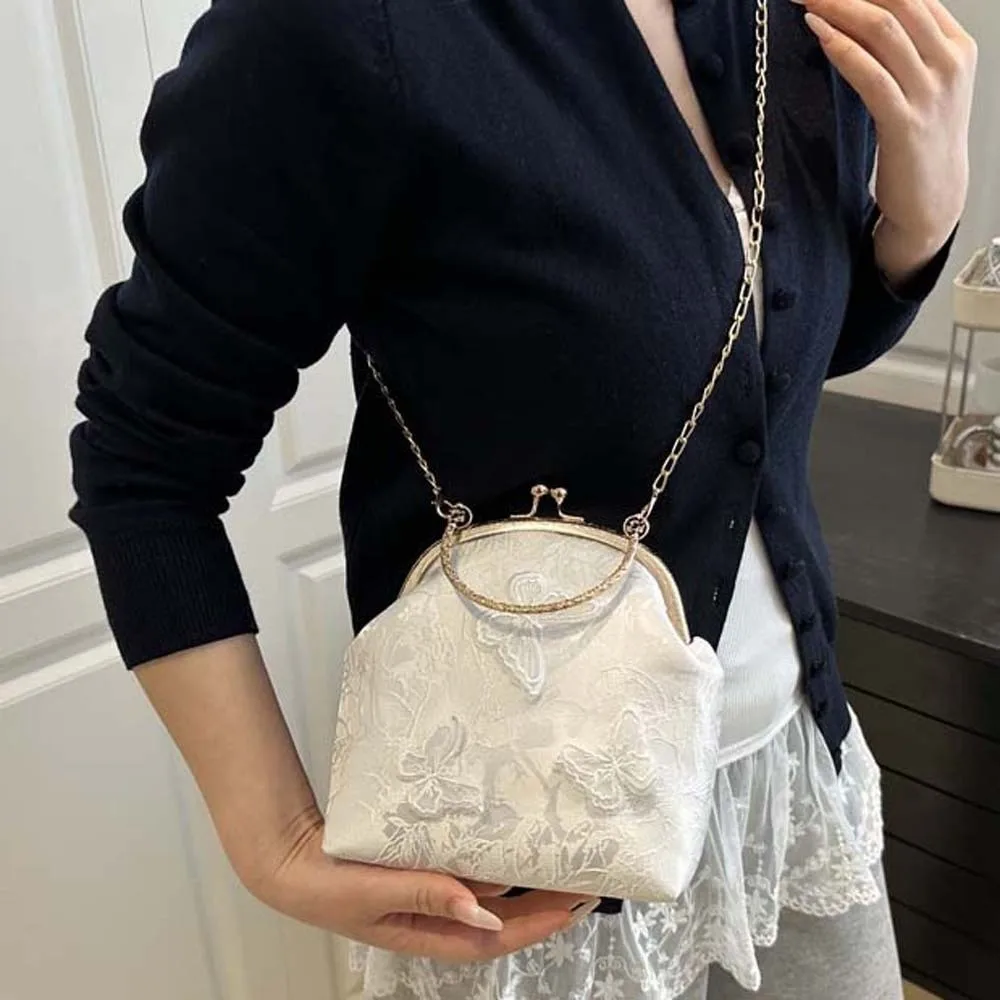 Versatile Chinese Style Handbag Mesh Butterfly Luxury Embroidered Purses Polyester Multi-function Cheongsam Bag Party
Versatile Chinese Style Handbag Mesh Butterfly Luxury Embroidered Purses Polyester Multi-function Cheongsam Bag Party