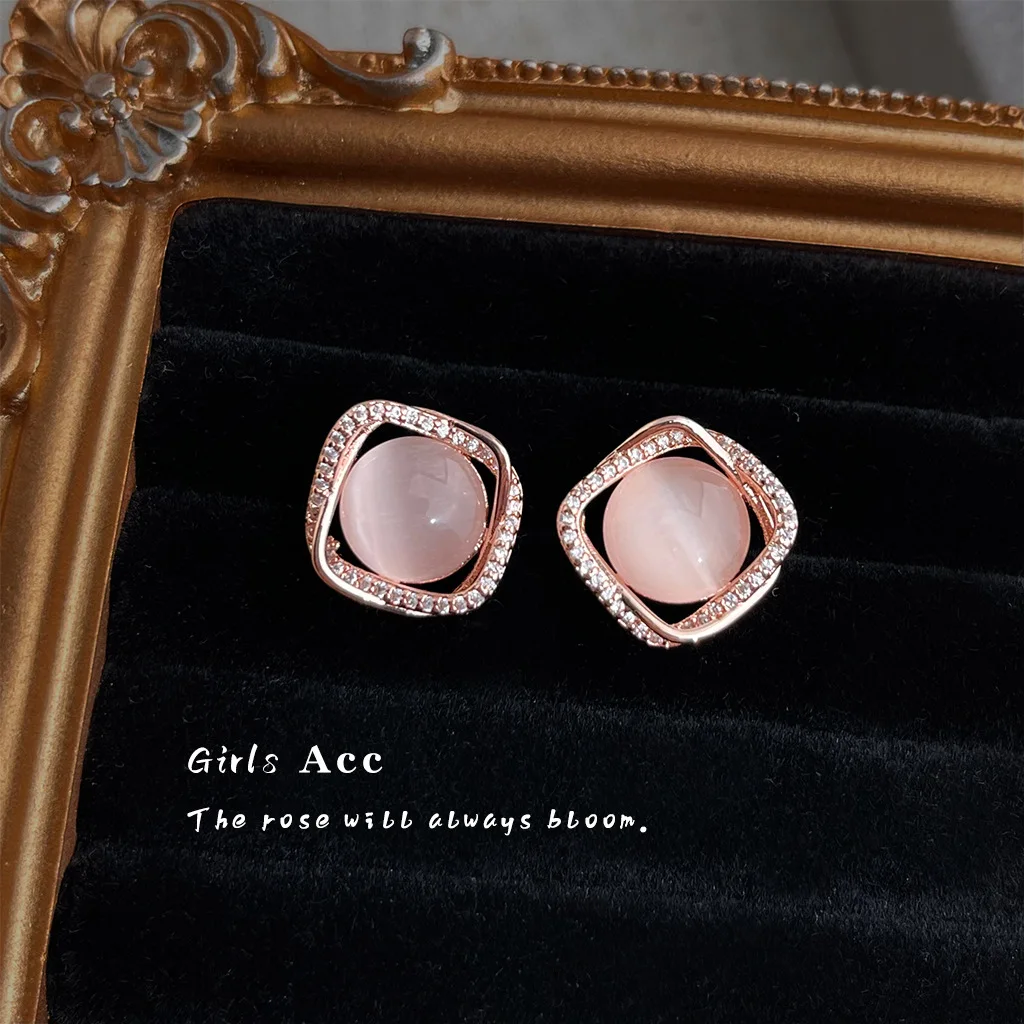 French Glass Cat Eye Geometric Earrings Simple Fashion Luxury Zircon Earrings Elegant Versatile
French Glass Cat Eye Geometric Earrings Simple Fashion Luxury Zircon Earrings Elegant Versatile