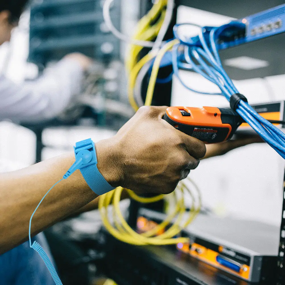 Набор из 3 антистатических регулируемых заземляющих ремешков для запястья, многоразовые браслеты для ремонта электроники, защита от статического электричества
Набор из 3 антистатических регулируемых заземляющих ремешков для запястья, многоразовые браслеты для ремонта электроники, защита от статического электричества