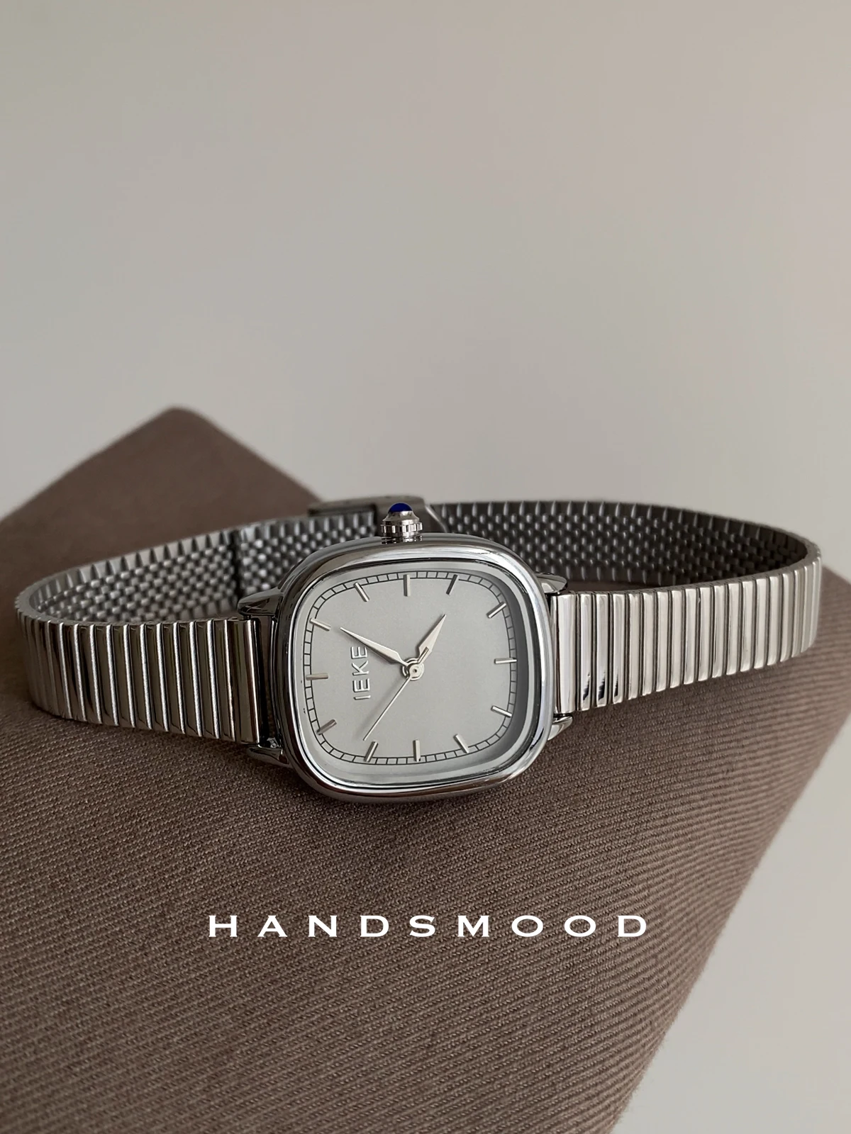 Exquisite Women's Watch Luxurious and Intelligent Square/Round Retro Style Women's Commuter Watch, Suitable as a Gift for Women.
Exquisite Women's Watch Luxurious and Intelligent Square/Round Retro Style Women's Commuter Watch, Suitable as a Gift for Women.