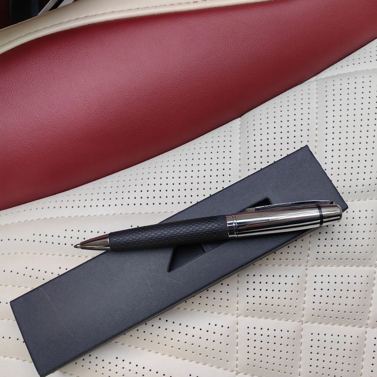 2024 car P style the same leather bead signature pen, black men's high-end high-end large-capacity limited edition delivery gift
2024 car P style the same leather bead signature pen, black men's high-end high-end large-capacity limited edition delivery gift