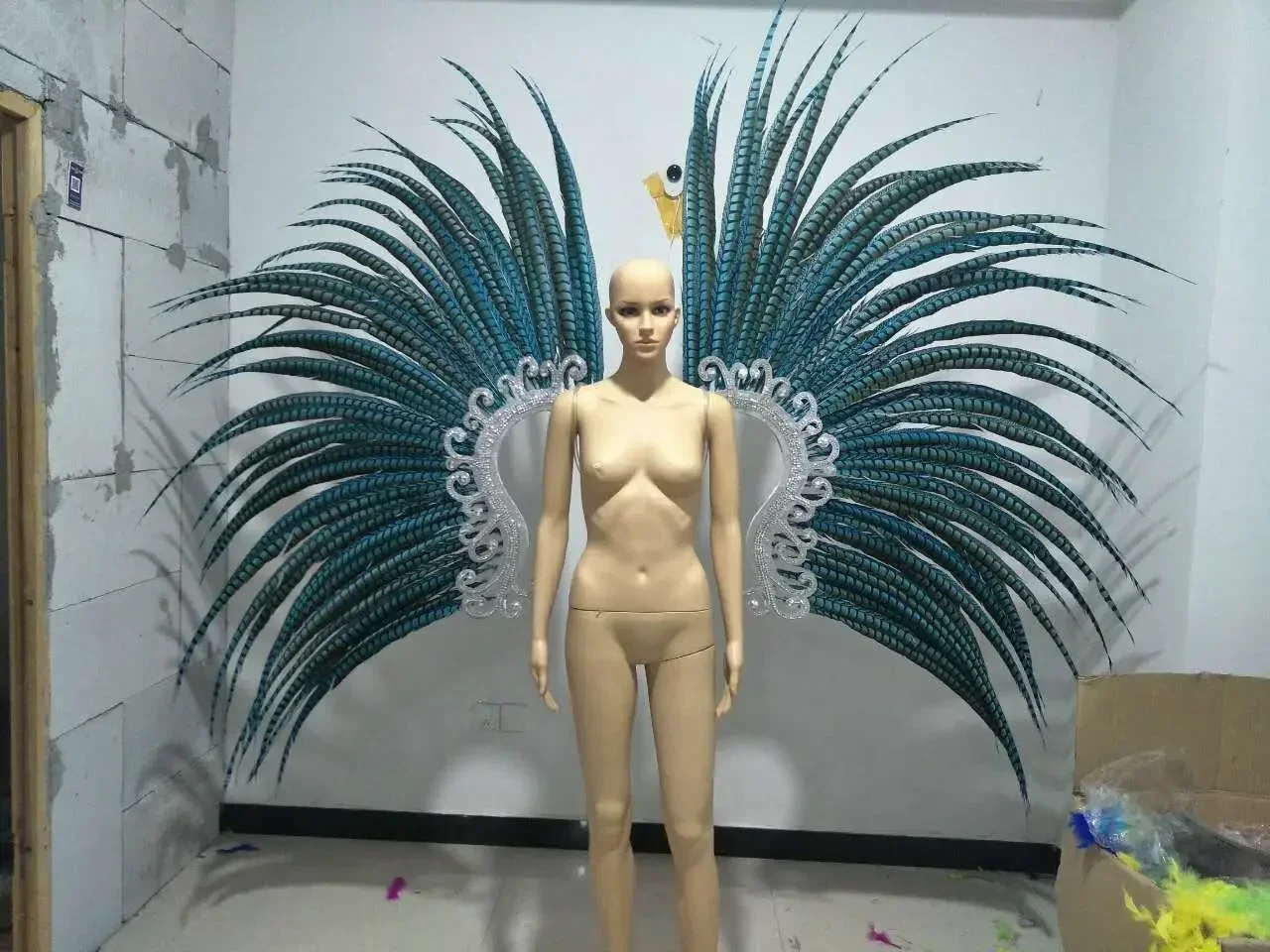 Feather Opening Atmospheric Stage Performance Costume, Samba Dance Ostrich Hair Backboard Head 1 Pack
Feather Opening Atmospheric Stage Performance Costume, Samba Dance Ostrich Hair Backboard Head 1 Pack
