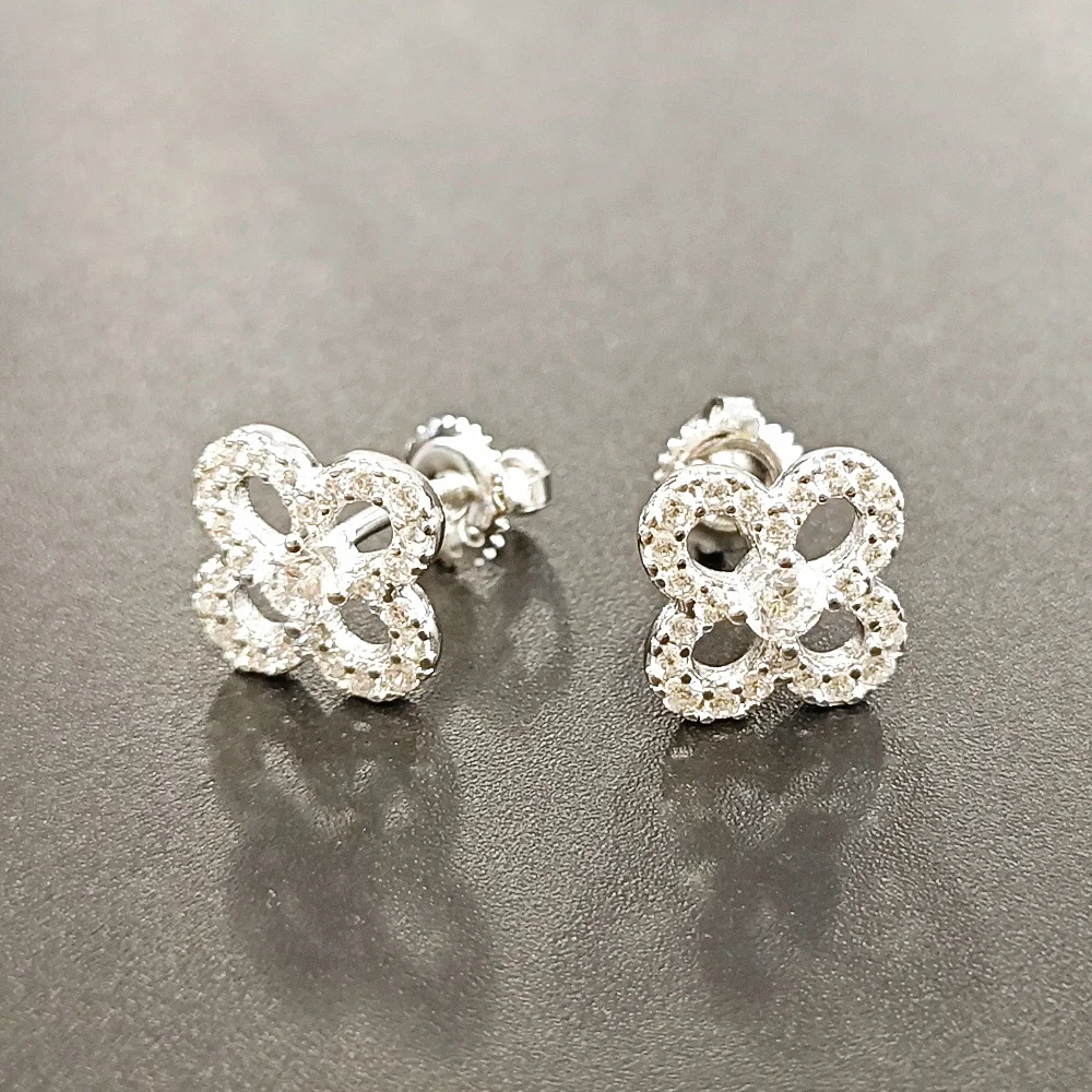 Four-Leaf Clover Earrings Simple Fashion Ladies Earrings Small White Zircon Stud Earrings
Four-Leaf Clover Earrings Simple Fashion Ladies Earrings Small White Zircon Stud Earrings