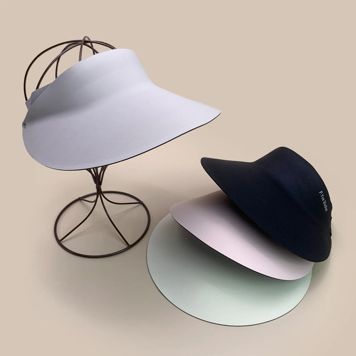 Letters Big Brim Sun Hats New Unisex Breathable Outdoor Cycling Sunscreen Small Face Versatile Lightweight Fashion Top Air Caps
Letters Big Brim Sun Hats New Unisex Breathable Outdoor Cycling Sunscreen Small Face Versatile Lightweight Fashion Top Air Caps