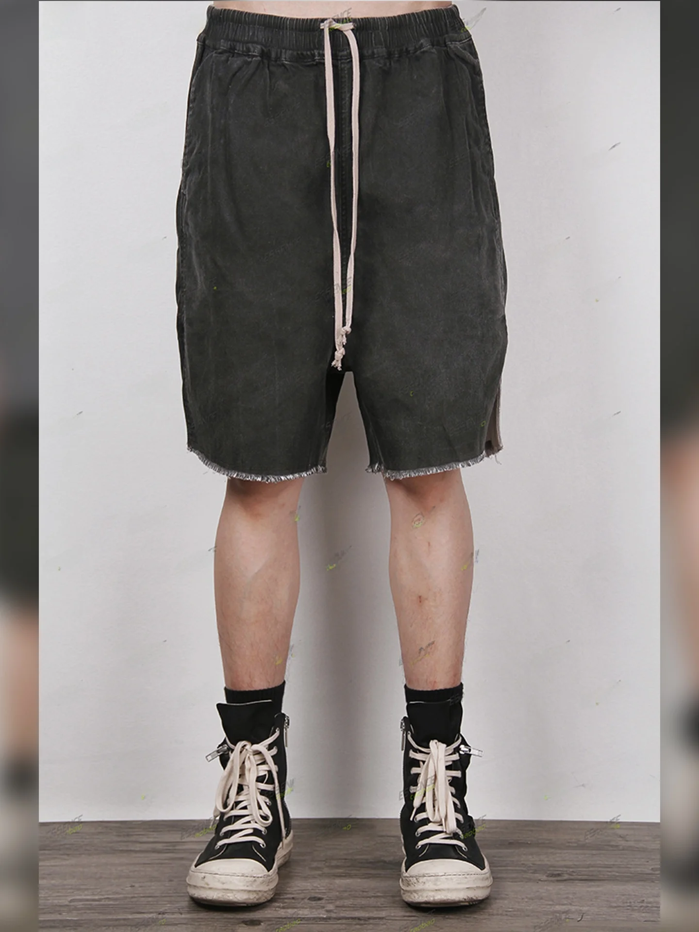 RODRK Men's Casual Fashion Distressed Denim Shorts High Street Hip Hop Five-ten Casual Pants mid Waist Elastic Straight Leg
RODRK Men's Casual Fashion Distressed Denim Shorts High Street Hip Hop Five-ten Casual Pants mid Waist Elastic Straight Leg