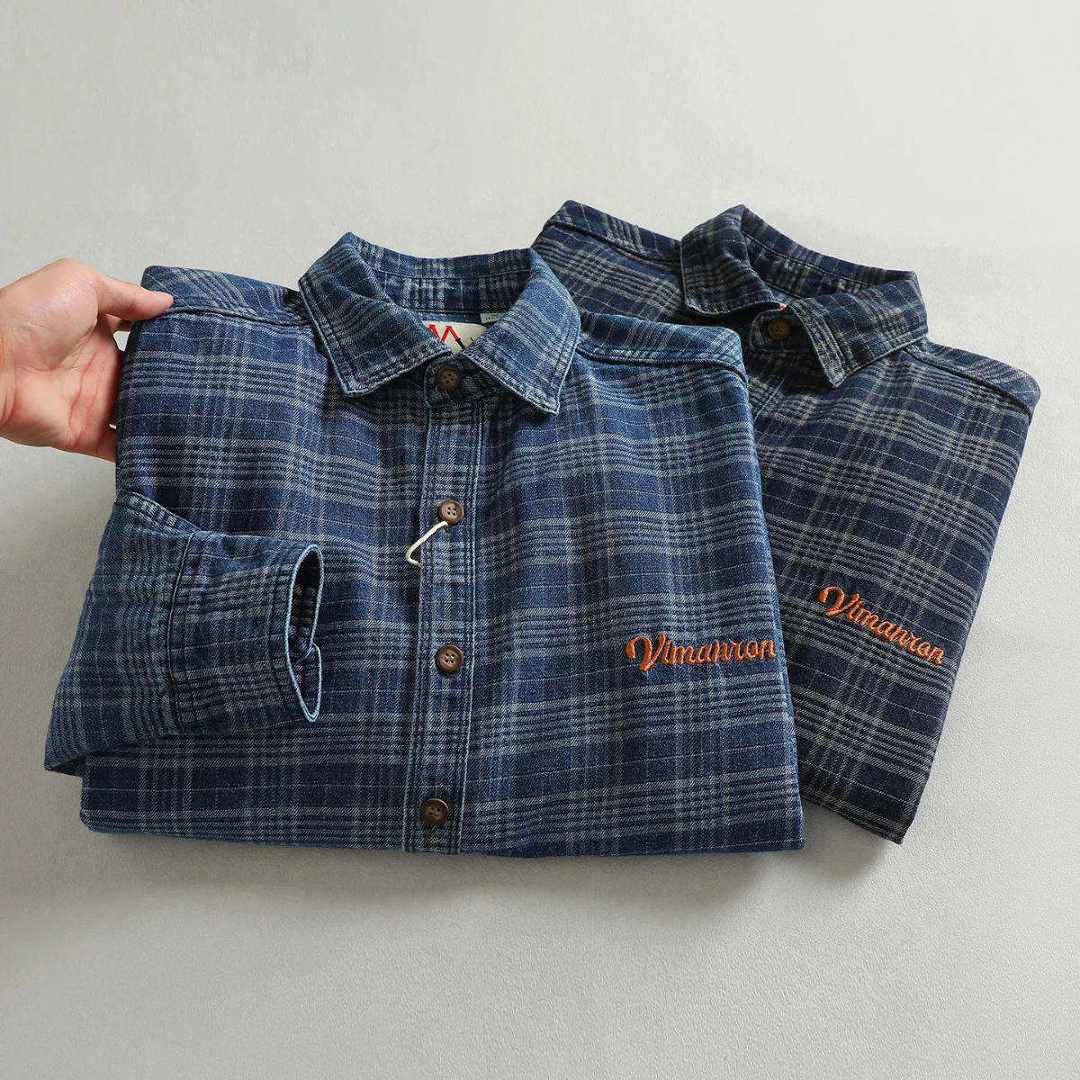 Customized plaid fabric embroidered letters American retro denim shirt men's khaki trendy loose shirt jacket
Customized plaid fabric embroidered letters American retro denim shirt men's khaki trendy loose shirt jacket