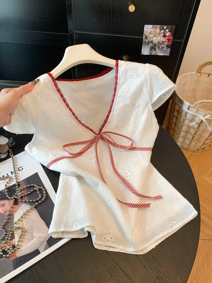 White Lace Splice V-neck Puffy Sleeve Women's Summer New Knot Belt Slimming Top Fashionable Elegant Style
White Lace Splice V-neck Puffy Sleeve Women's Summer New Knot Belt Slimming Top Fashionable Elegant Style