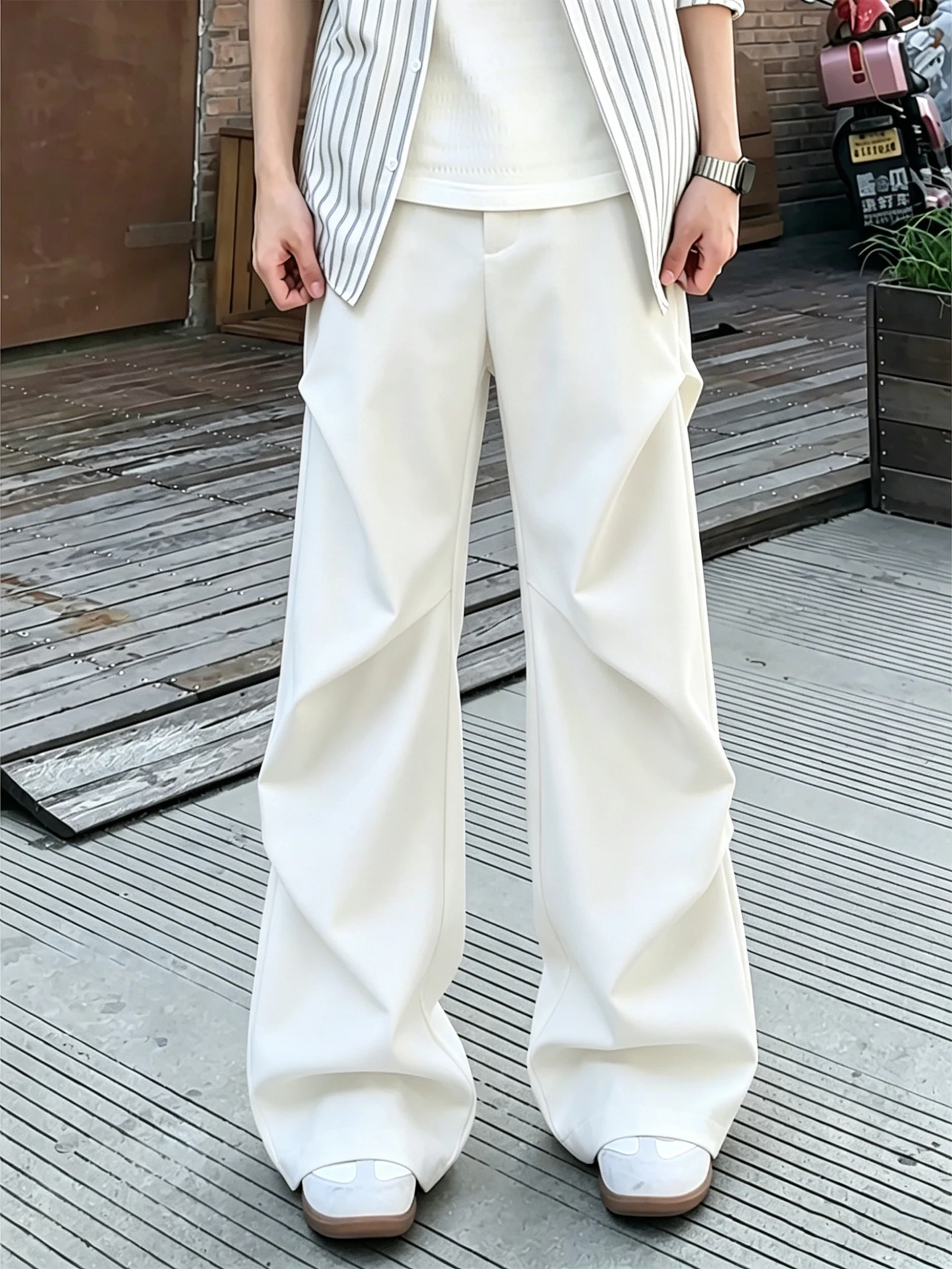 Cleanfit White Men's Summer Thin Ice Silk Pleated Wide Leg Casual Pants Loose Straight Cut mid Waist Zipper Fly American Style
Cleanfit White Men's Summer Thin Ice Silk Pleated Wide Leg Casual Pants Loose Straight Cut mid Waist Zipper Fly American Style