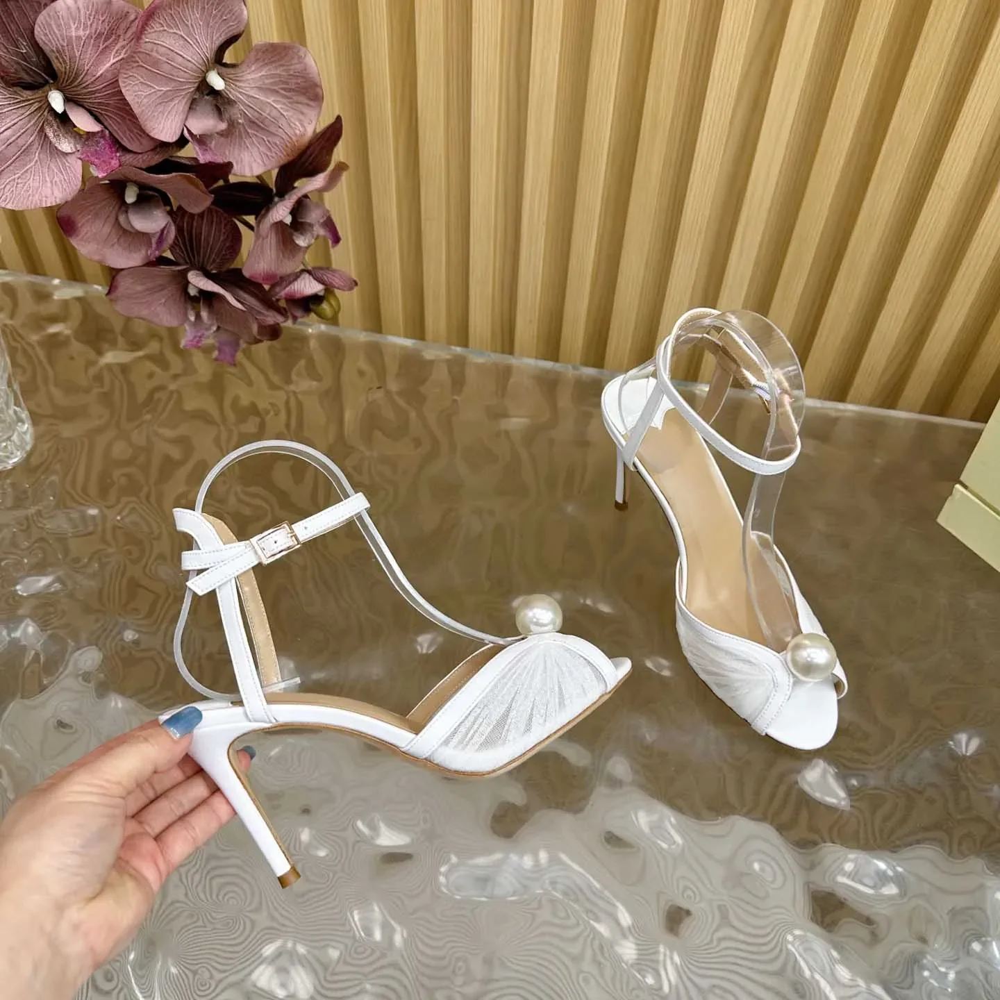 Женские сандалии на шпильке с жемчужным ремешком и пряжкой на щиколотке, неглубокие женские сандалии из сетчатой кожи, разноцветная обувь с открытым носком, модная обувь
Женские сандалии на шпильке с жемчужным ремешком и пряжкой на щиколотке, неглубокие женские сандалии из сетчатой кожи, разноцветная обувь с открытым носком, модная обувь