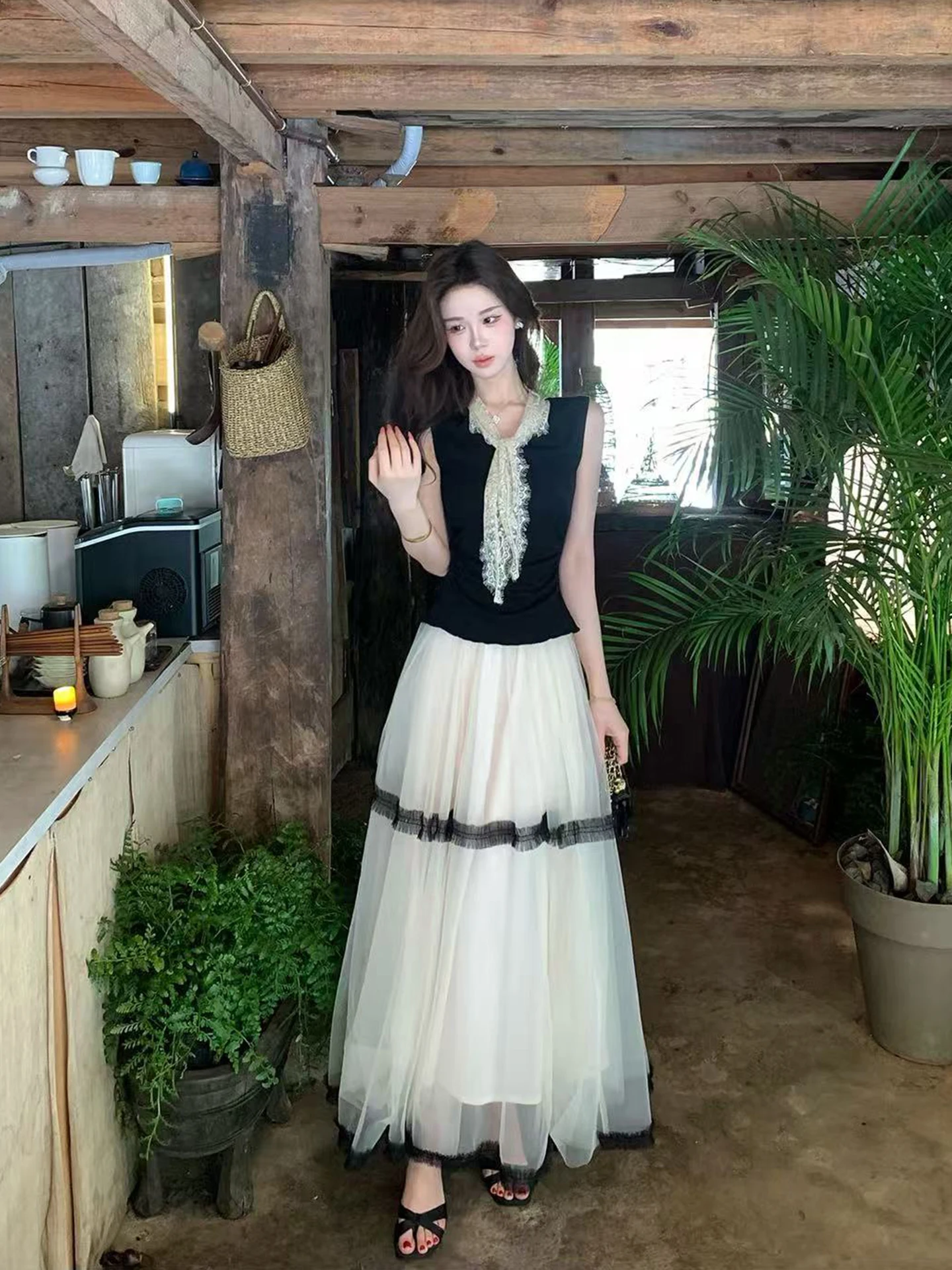 Elegant V-Neck Sleeveless Vest And Mesh Skirt Set for Women High Waist Spring 2026 Fashionable Two-Piece Ensemble with Sashes
Elegant V-Neck Sleeveless Vest And Mesh Skirt Set for Women High Waist Spring 2026 Fashionable Two-Piece Ensemble with Sashes