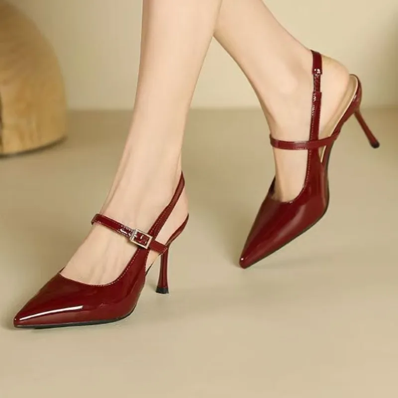 Лето 202, новое женское платье из лакированной кожи с острым носком на высоком каблуке, темпераментное платье, модная женская роса с банкетными свадебными туфлями невесты.
Лето 202, новое женское платье из лакированной кожи с острым носком на высоком каблуке, темпераментное платье, модная женская роса с банкетными свадебными туфлями невесты.