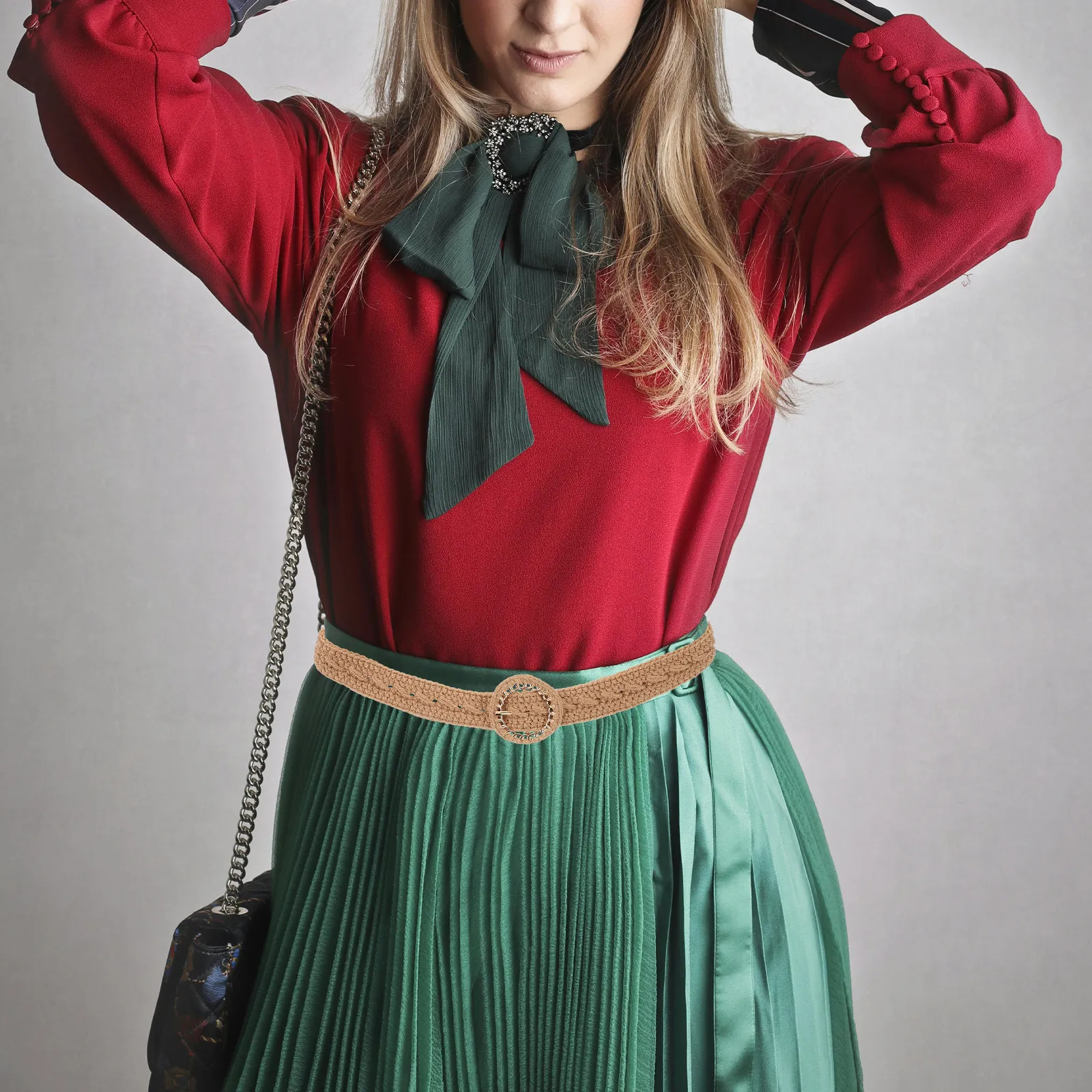 Женский пояс-ремень коричневого цвета - Мягкий плетеный пояс с узлами - Модный широкий аксессуар для платьев, создающий элегантный образ
Женский пояс-ремень коричневого цвета - Мягкий плетеный пояс с узлами - Модный широкий аксессуар для платьев, создающий элегантный образ