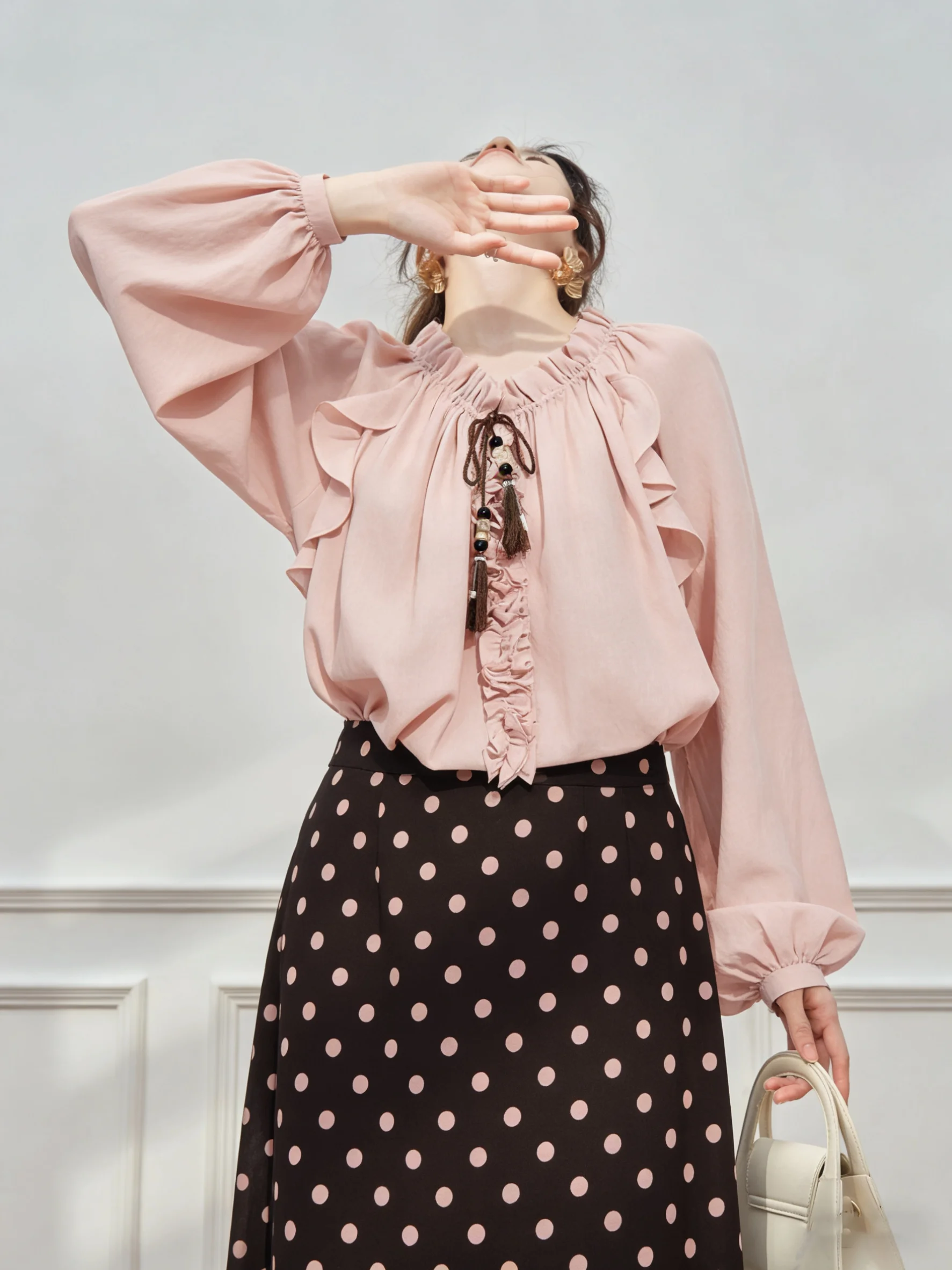 Pink V-Neck Lantern Sleeve Blouse And Half Skirt Set Women's Fashion Spring Outfit High Waist Flounce Hem Regular Length
Pink V-Neck Lantern Sleeve Blouse And Half Skirt Set Women's Fashion Spring Outfit High Waist Flounce Hem Regular Length