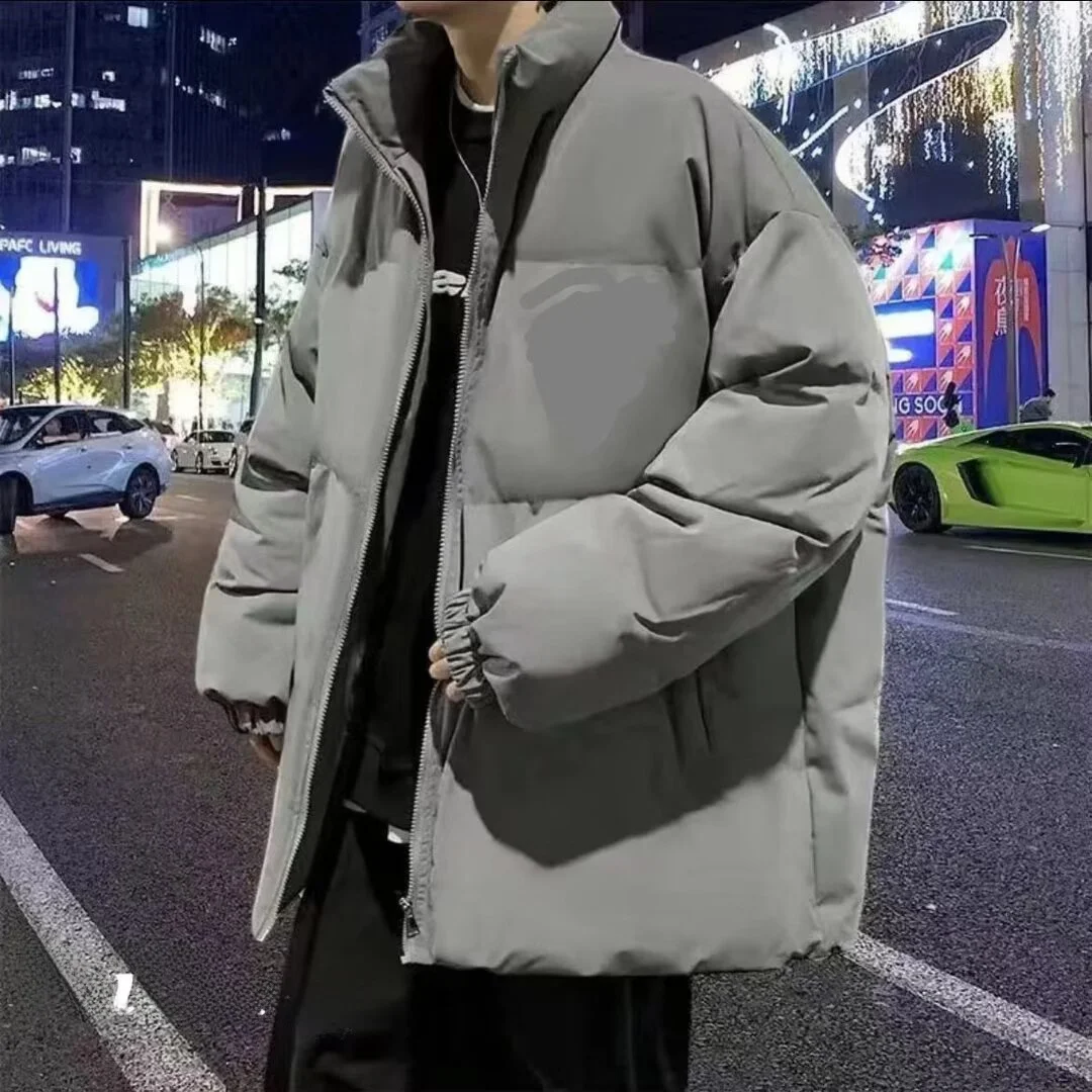 Thiened Хлопковая мужская куртка с воротником-стойкой, теплая верхняя одежда для пар, осень-зима, Новое поступление, повседневная свободная посадка, молодежный тренд
Thiened Хлопковая мужская куртка с воротником-стойкой, теплая верхняя одежда для пар, осень-зима, Новое поступление, повседневная свободная посадка, молодежный тренд