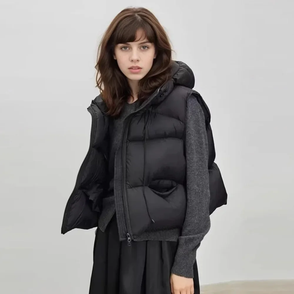 CXFS 2025 Новый зимний короткий пуховый жилет с капюшоном на белом утином пуху, женский свободный крой, ультра легкий мягкий пышный жилет без рукавов 
CXFS 2025 Новый зимний короткий пуховый жилет с капюшоном на белом утином пуху, женский свободный крой, ультра легкий мягкий пышный жилет без рукавов