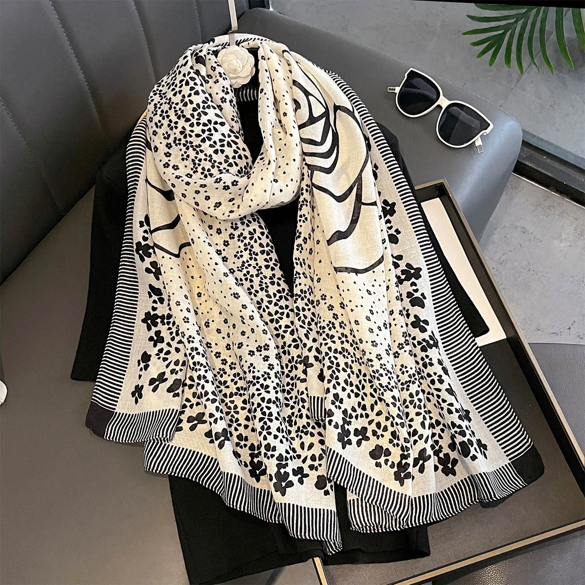 Four Season Thin Sun-protective Cotton Linen Scarves Rose Print Silk Scarves Fashion Women Shawl Femme Hijab Bandana Beach Towel
Four Season Thin Sun-protective Cotton Linen Scarves Rose Print Silk Scarves Fashion Women Shawl Femme Hijab Bandana Beach Towel