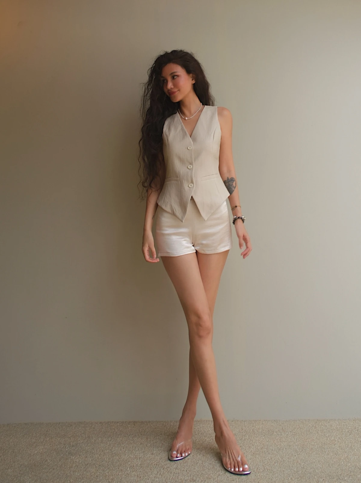 Adjustable Slim Fit Western Style Vest Thin Hollow out Back Splicing Resistant to Creasing Light Khaki Color Summer Season
Adjustable Slim Fit Western Style Vest Thin Hollow out Back Splicing Resistant to Creasing Light Khaki Color Summer Season