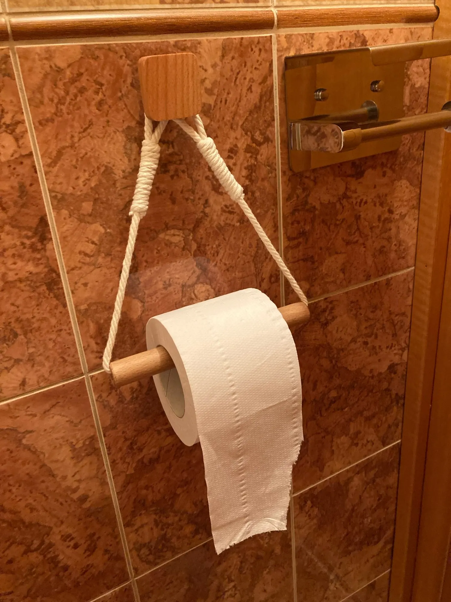 Wooden Paper Towel Bathroom Tissue Holder Wall Mounted Triangle Toilet Towel Holder
Wooden Paper Towel Bathroom Tissue Holder Wall Mounted Triangle Toilet Towel Holder