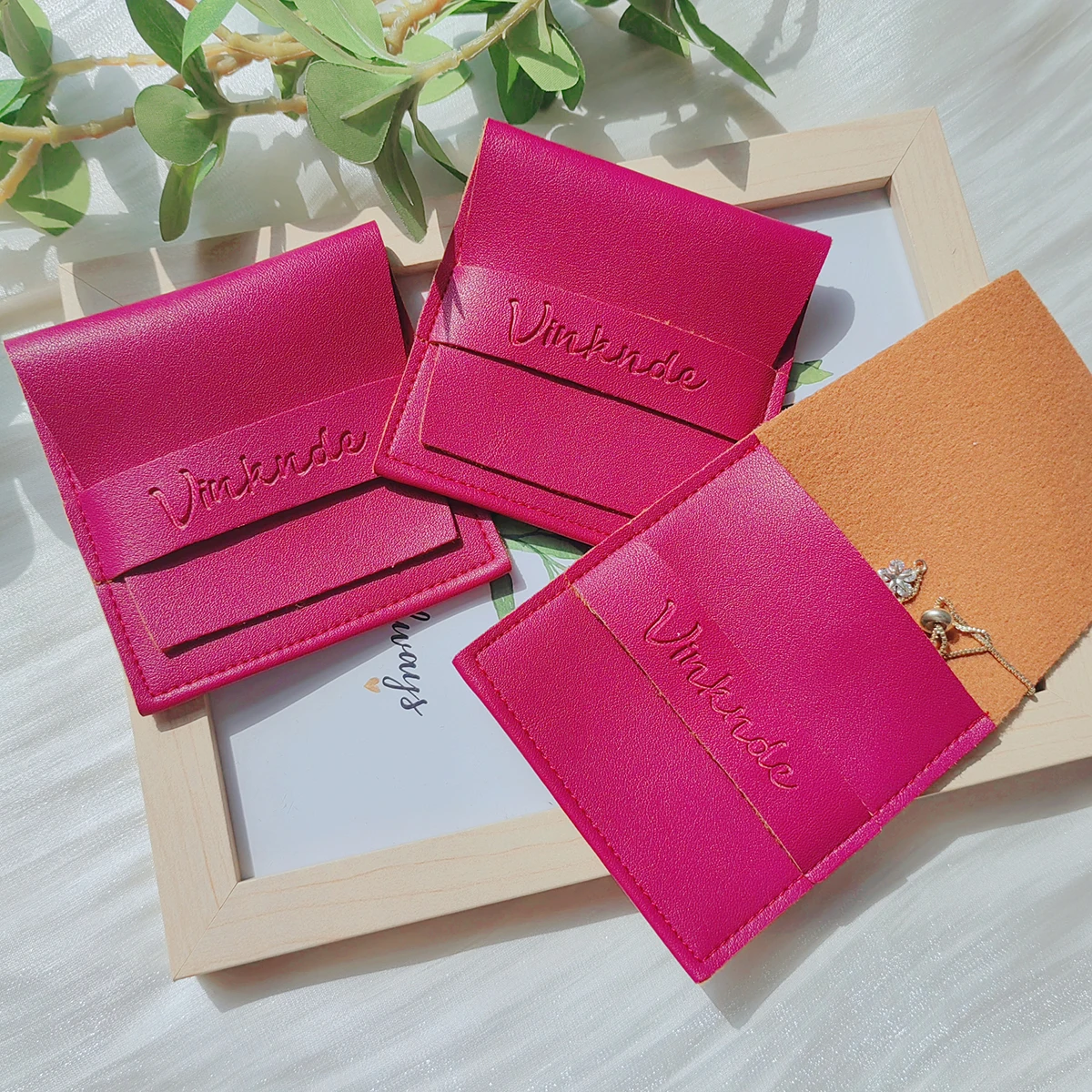 100pcs Rose Pu Jewelry Bag 8x8cm Mini Stud Earring keychain Beads Storage Pouches Custom Logo Portable Travel Organizer Gift Box
100pcs Rose Pu Jewelry Bag 8x8cm Mini Stud Earring keychain Beads Storage Pouches Custom Logo Portable Travel Organizer Gift Box