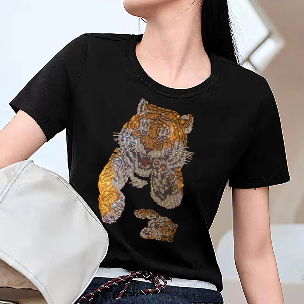 Hot Trendy Animal Print Women’s T-Shirt – Sparkling Tiger Head Crystal Diamond Design Summer Casual Round Neck short-sleeved Tee
Hot Trendy Animal Print Women’s T-Shirt – Sparkling Tiger Head Crystal Diamond Design Summer Casual Round Neck short-sleeved Tee