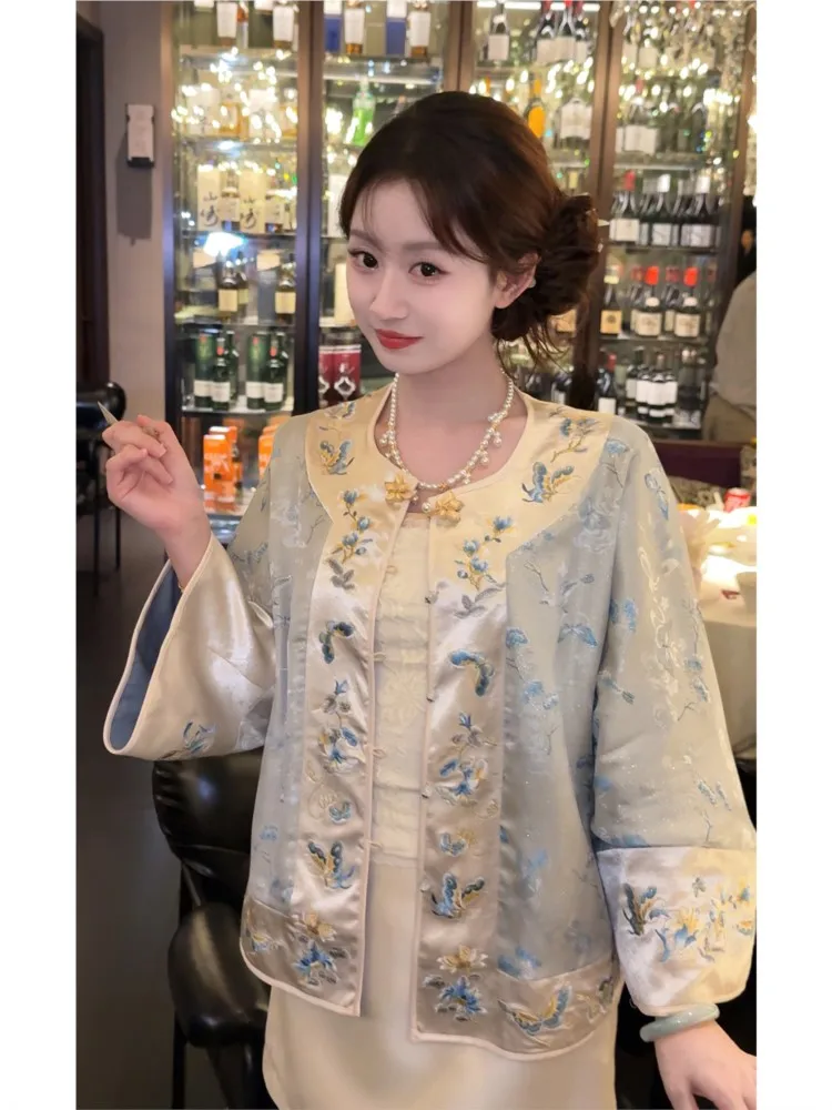 A new Chinese-style coat for women with jacquard embroidery and exquisite silk cotton
A new Chinese-style coat for women with jacquard embroidery and exquisite silk cotton
