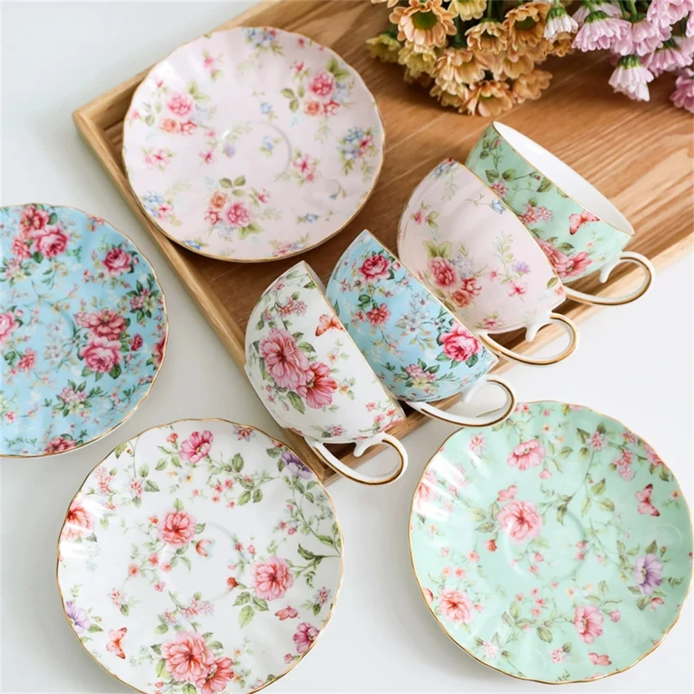 Керамическая кофейная чашка и блюдце в европейском стиле в стиле ретро, цветочная чайная чашка с позолоченной отделкой для дня рождения, вечеринки, кафе, дома, рождественского подарка 
Керамическая кофейная чашка и блюдце в европейском стиле в стиле ретро, цветочная чайная чашка с позолоченной отделкой для дня рождения, вечеринки, кафе, дома, рождественского подарка