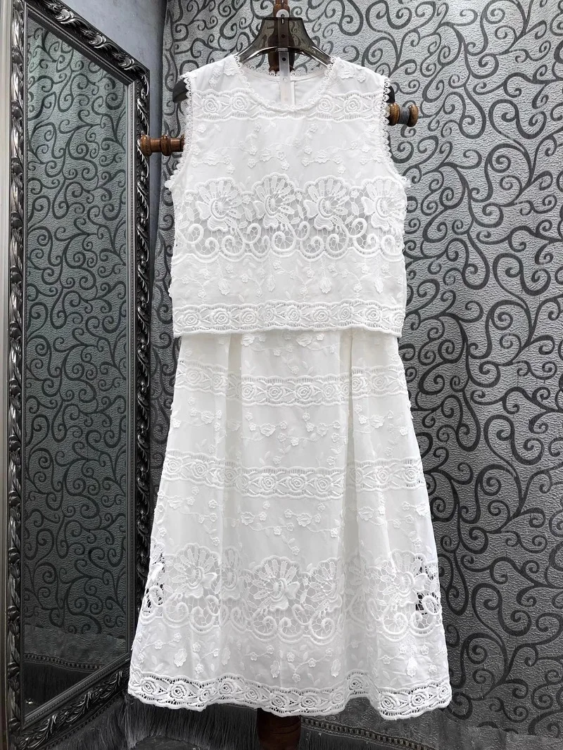 Top Quality New Clothes Set 2025 Summer Fashion Skirt Suit Lady Hollow Out Embroidery Tops+High Waist Long Maxi White Skirt Suit
Top Quality New Clothes Set 2025 Summer Fashion Skirt Suit Lady Hollow Out Embroidery Tops+High Waist Long Maxi White Skirt Suit