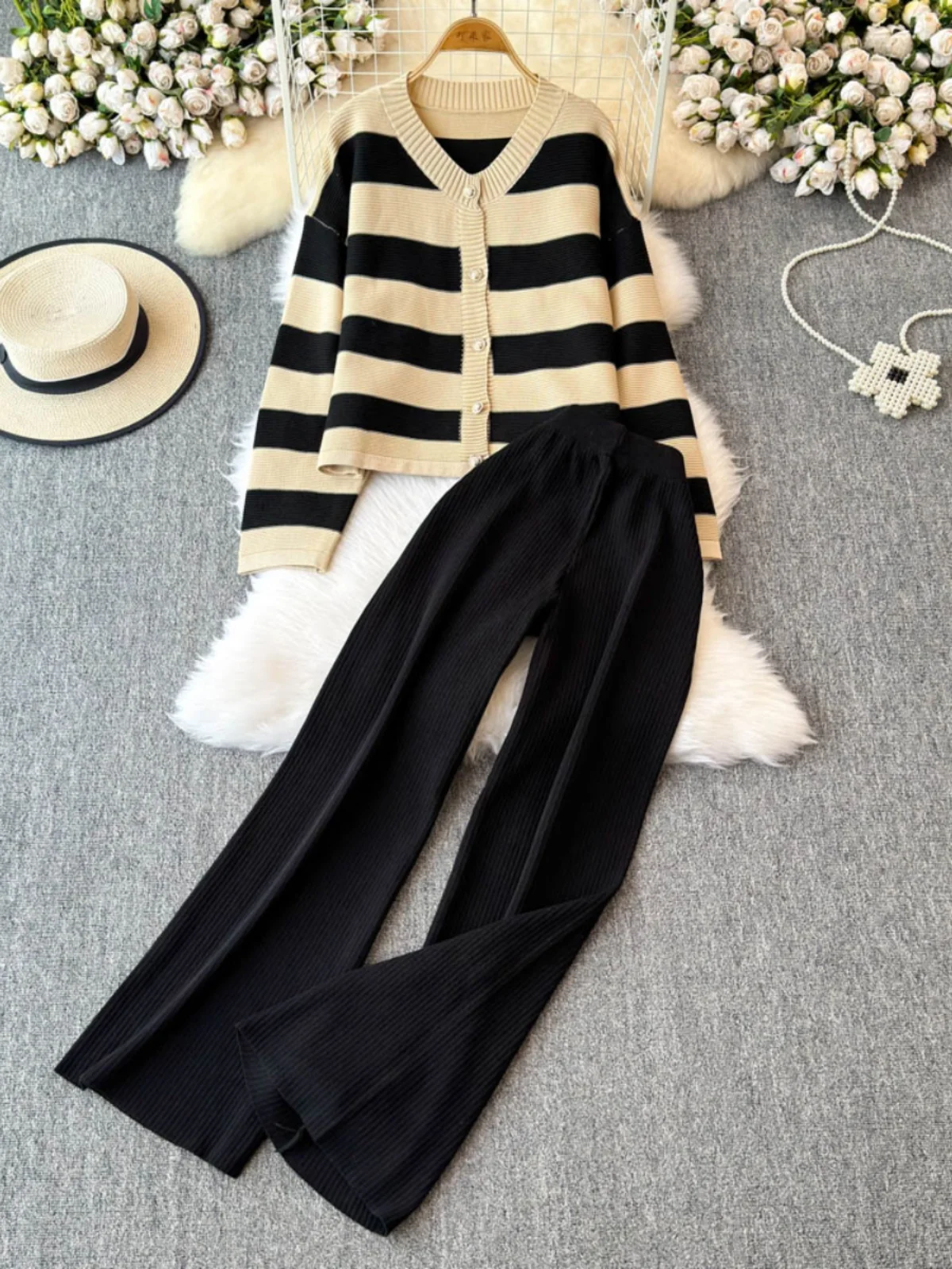 Sweet Knitted Stripe Sweater Set Winter Outerwear Long Pants plus Size Anti-Aging Two-Piece Set Comfortable V-Ne Button-Up
Sweet Knitted Stripe Sweater Set Winter Outerwear Long Pants plus Size Anti-Aging Two-Piece Set Comfortable V-Ne Button-Up