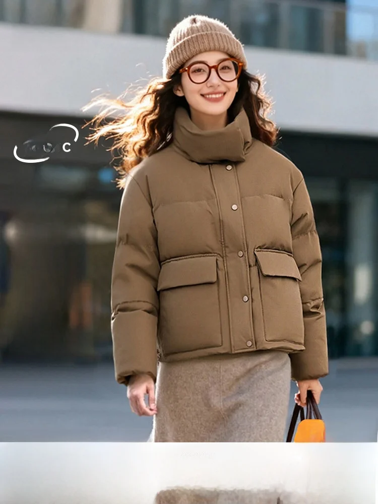 Short Retro Stand Collar Women's down Jacket Warm Outerwear SNOW FLYING 2026 Summer New Arrival Versatile City Casual
Short Retro Stand Collar Women's down Jacket Warm Outerwear SNOW FLYING 2026 Summer New Arrival Versatile City Casual