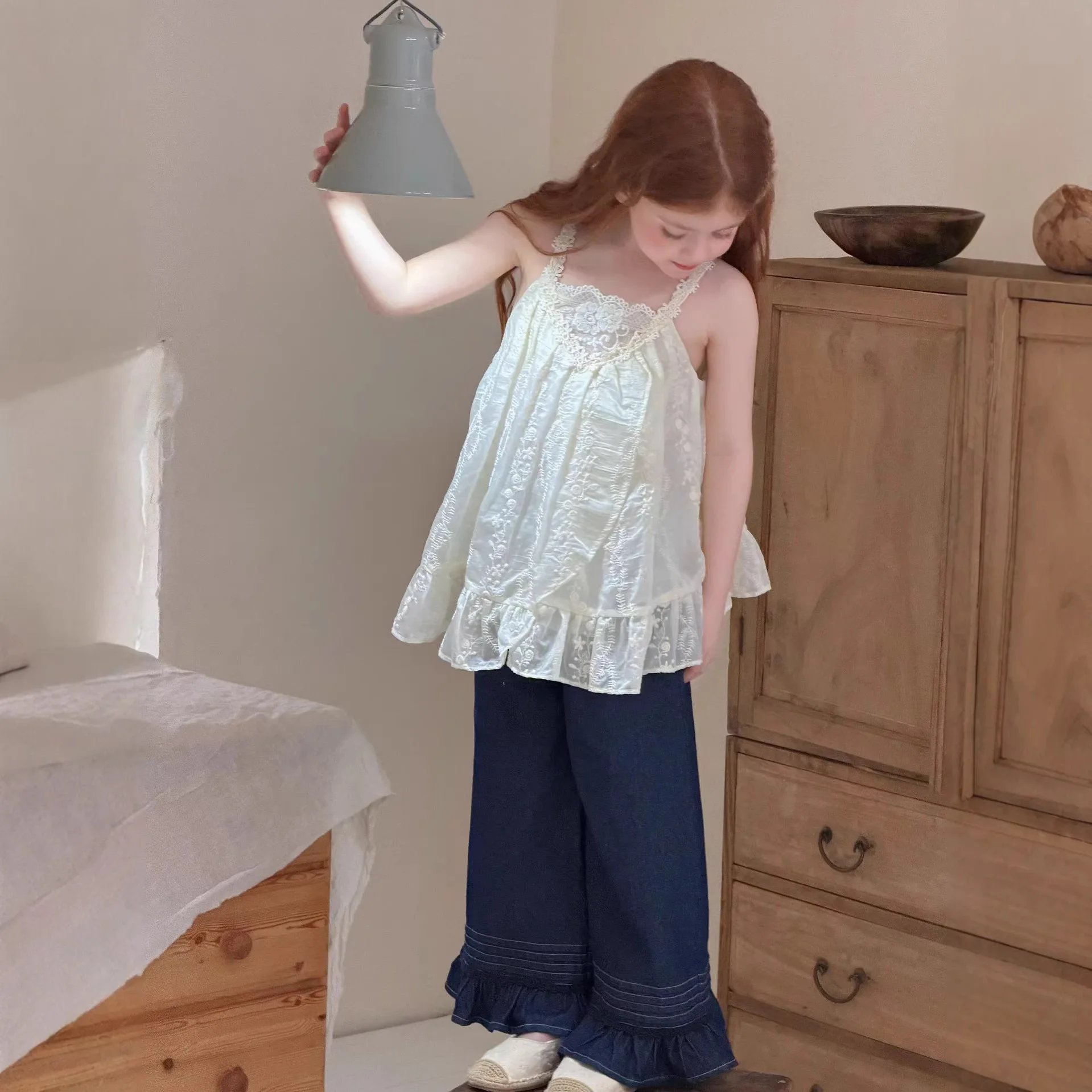 Girls Suspender Top 2026 Spring Summer New Girls Thin Flower Embroidery Top Beautiful Versatile Sleeveless T-shirts
Girls Suspender Top 2026 Spring Summer New Girls Thin Flower Embroidery Top Beautiful Versatile Sleeveless T-shirts