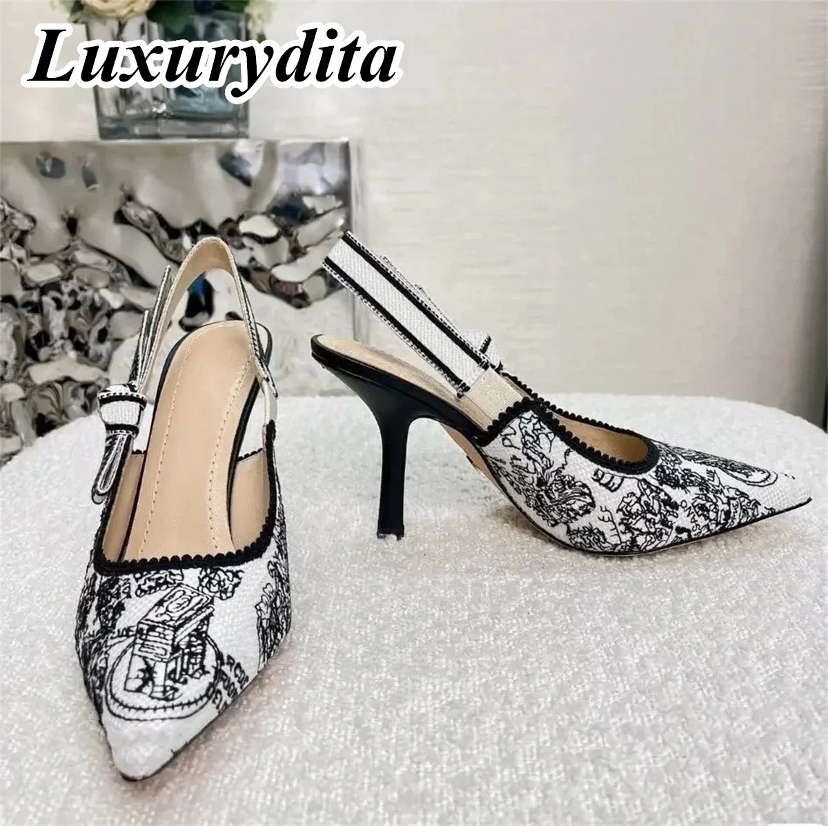 Top Quality Luxury Womens Sandal Casual Lace Flat Fashion Embroidered Muller Shoes Designer Silk Leather Soled High Heel
Top Quality Luxury Womens Sandal Casual Lace Flat Fashion Embroidered Muller Shoes Designer Silk Leather Soled High Heel